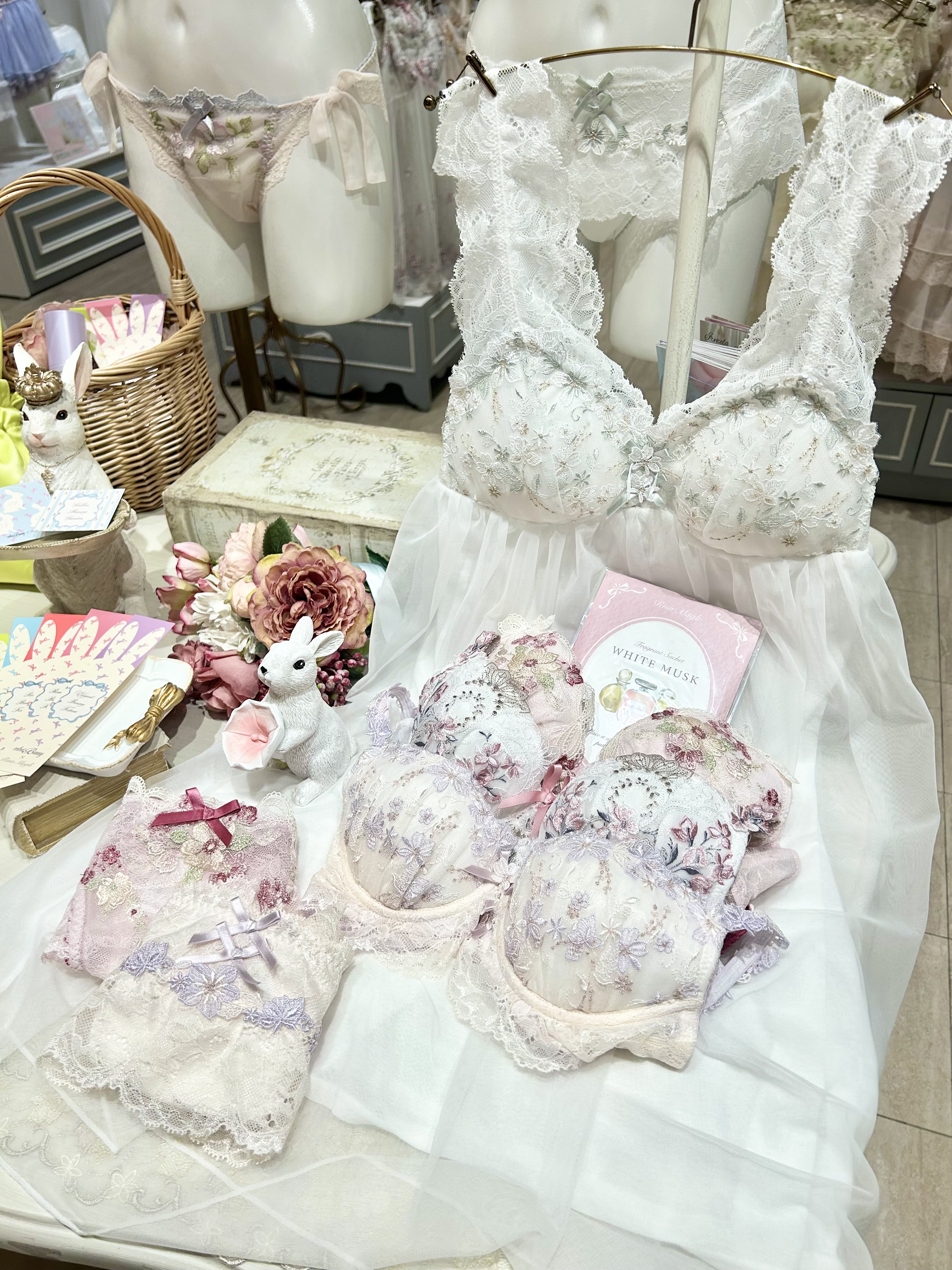 hachiさんの「Risa Magli｜フェナ カップ付キャミソール」を使ったコーディネート