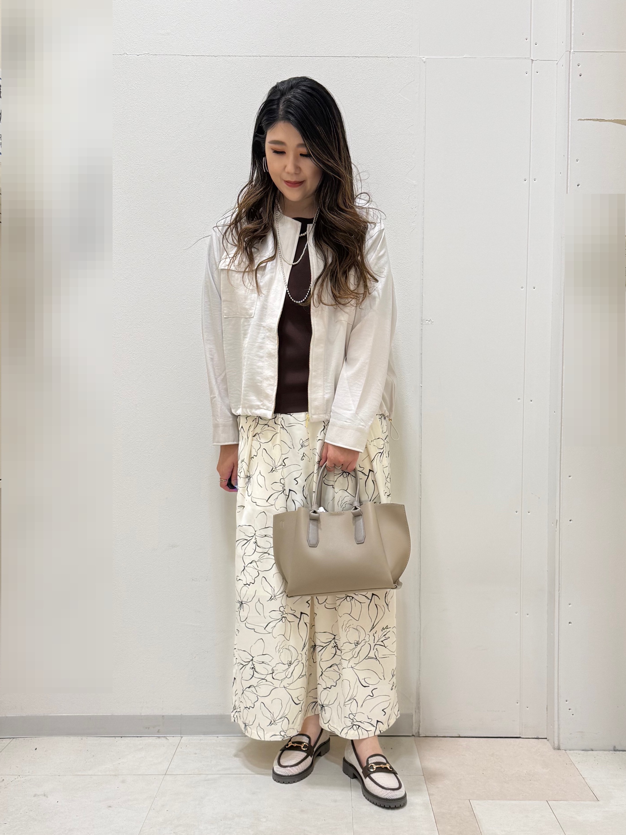Ayana.さんの「SHOO･LA･RUE｜【S-LL】サッと羽織れてきれい見え　フラップポケット ノーカラーブルゾン」を使ったコーディネート