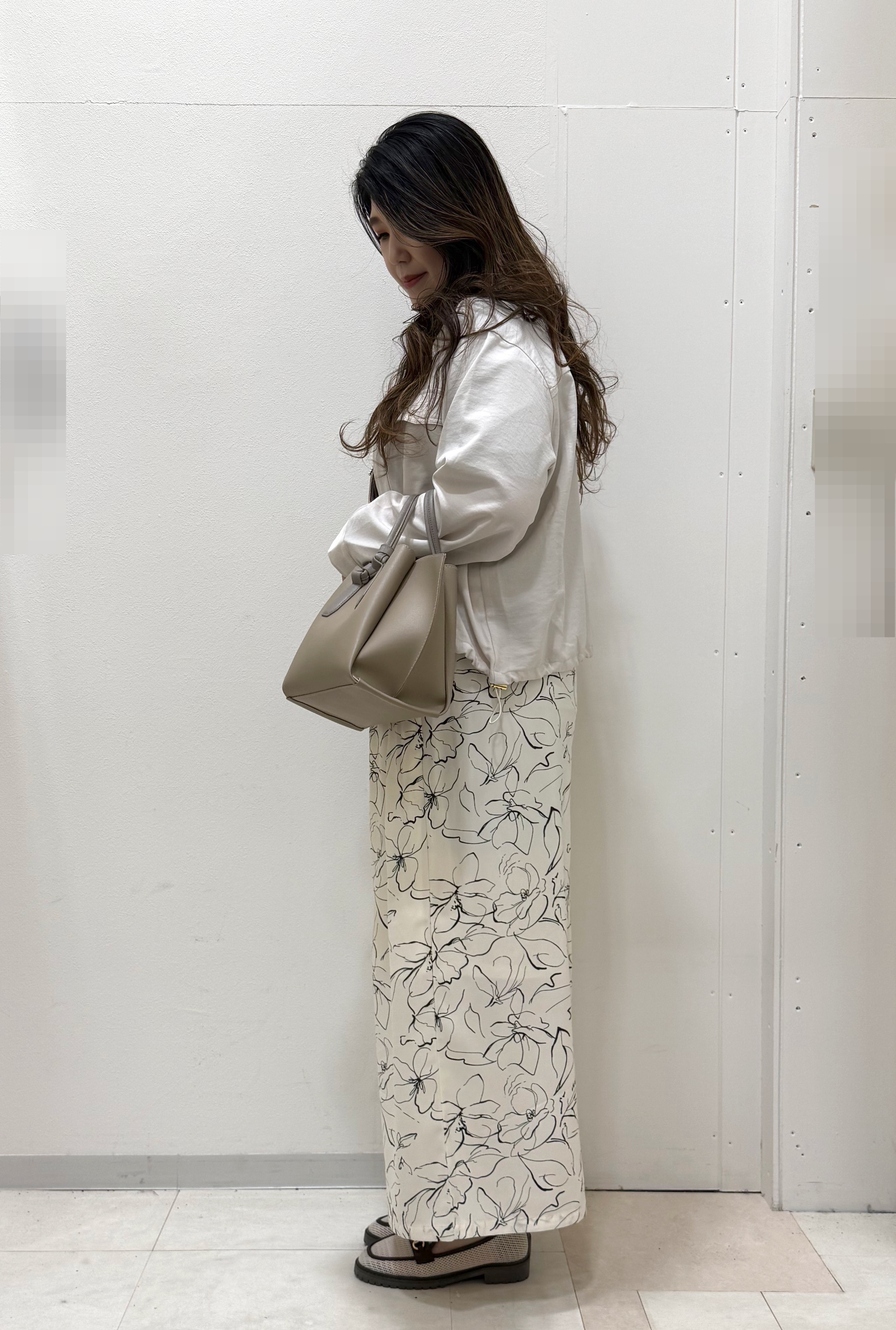Ayana.さんの「SHOO･LA･RUE｜【S-LL】サッと羽織れてきれい見え　フラップポケット ノーカラーブルゾン」を使ったコーディネート