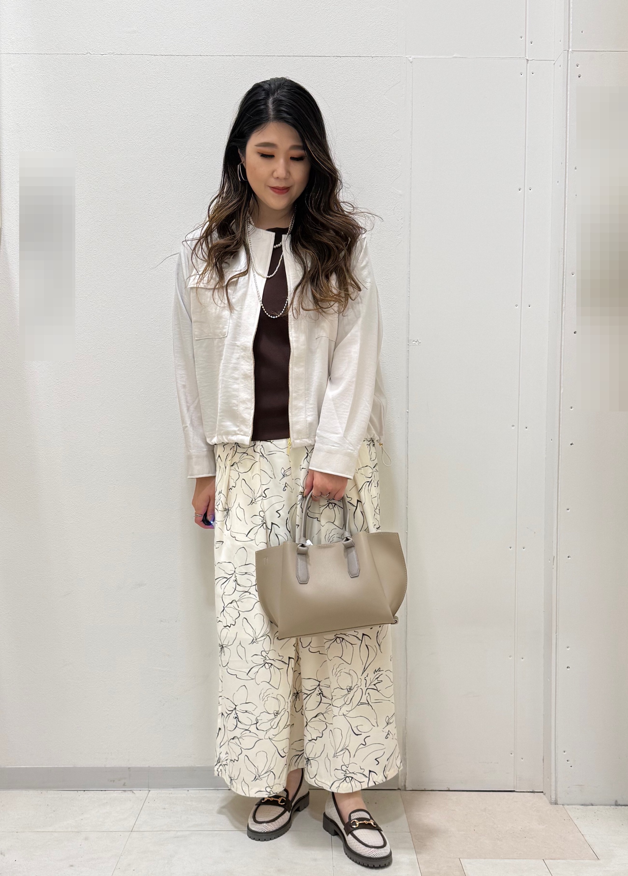 Ayana.さんの「SHOO･LA･RUE｜【S-LL】サッと羽織れてきれい見え　フラップポケット ノーカラーブルゾン」を使ったコーディネート