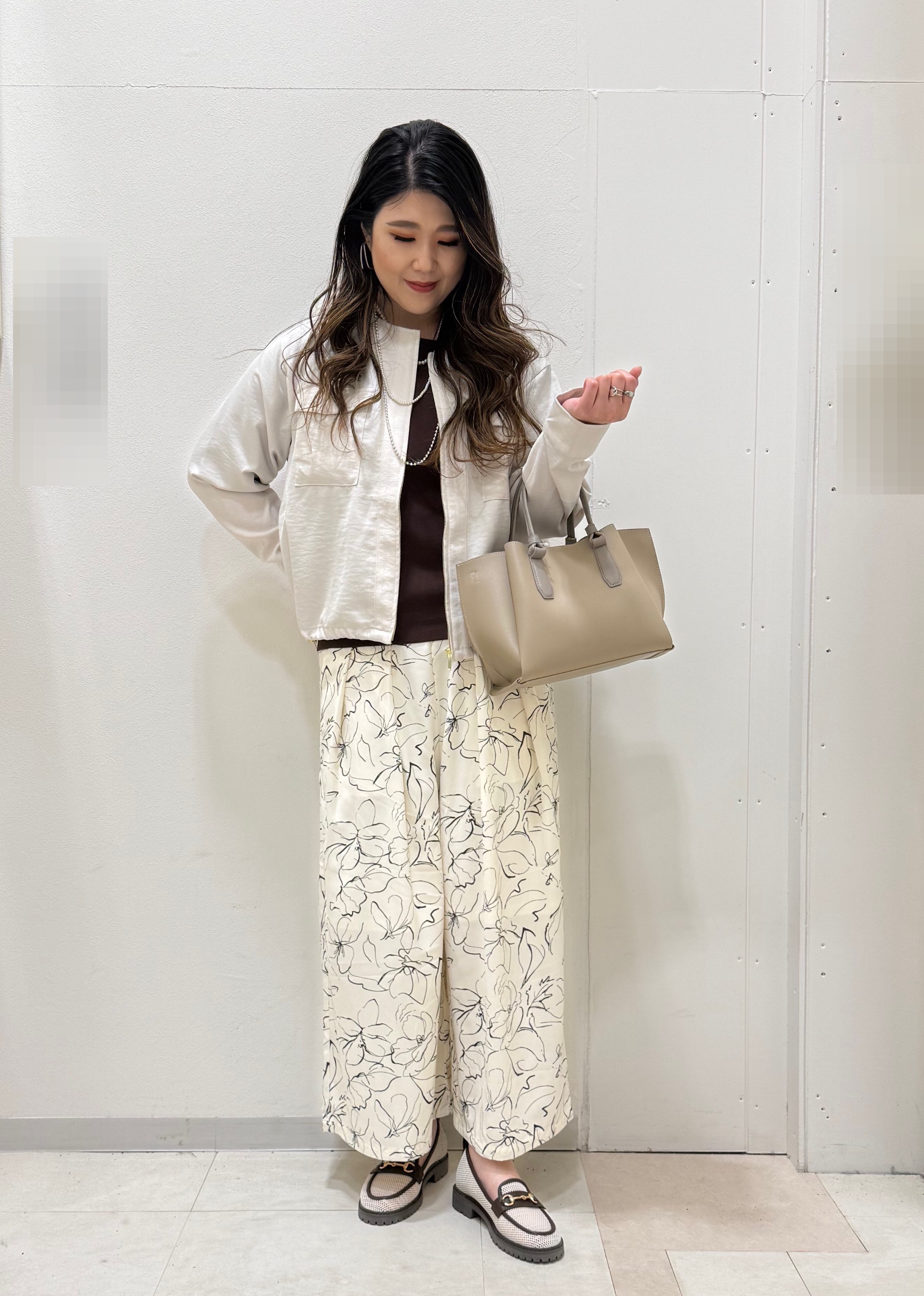 Ayana.さんの「SHOO･LA･RUE｜【S-LL】サッと羽織れてきれい見え　フラップポケット ノーカラーブルゾン」を使ったコーディネート