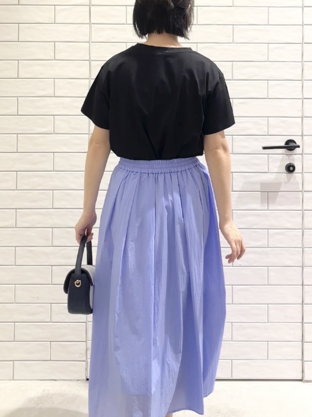 しおりさんの「OPAQUE.CLIP｜ロゴプリント＆刺繍Tシャツ【洗濯機OK】」を使ったコーディネート