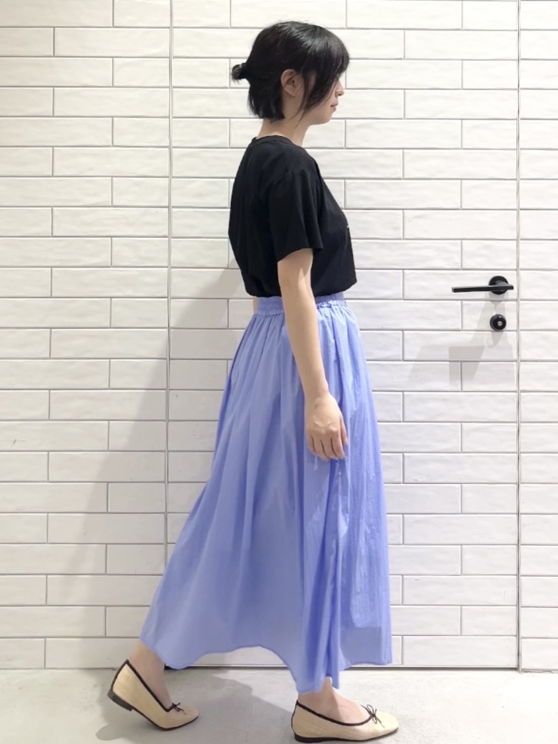しおりさんの「OPAQUE.CLIP｜ロゴプリント＆刺繍Tシャツ【洗濯機OK】」を使ったコーディネート