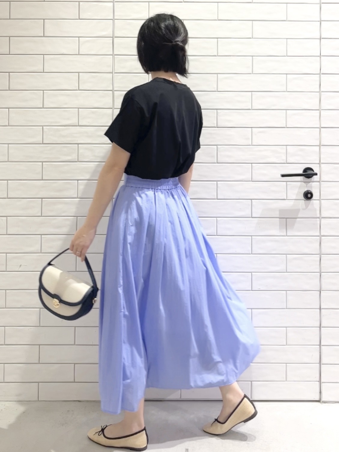 しおりさんの「OPAQUE.CLIP｜ロゴプリント＆刺繍Tシャツ【洗濯機OK】」を使ったコーディネート