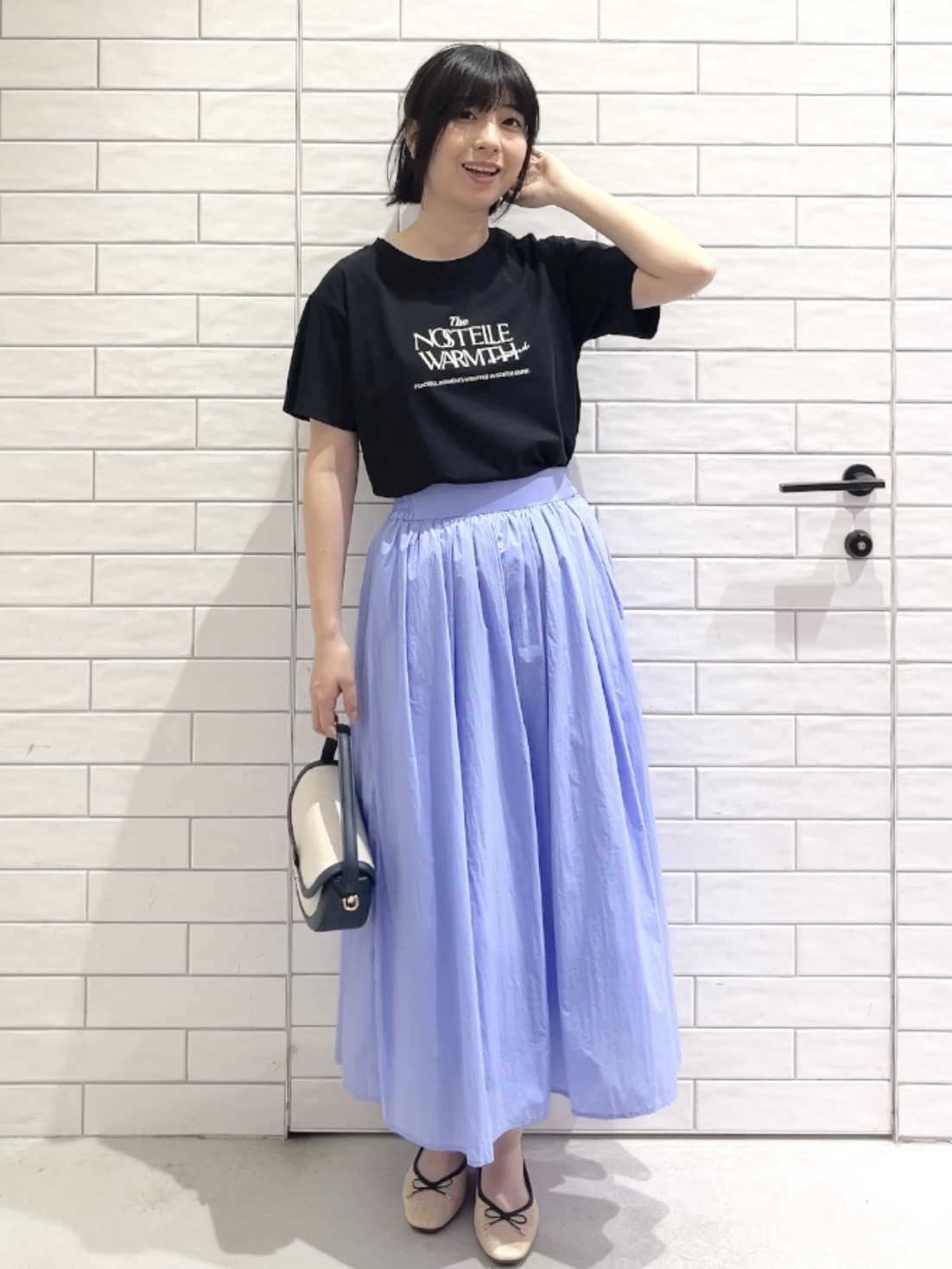 しおりさんの「OPAQUE.CLIP｜ロゴプリント＆刺繍Tシャツ【洗濯機OK】」を使ったコーディネート