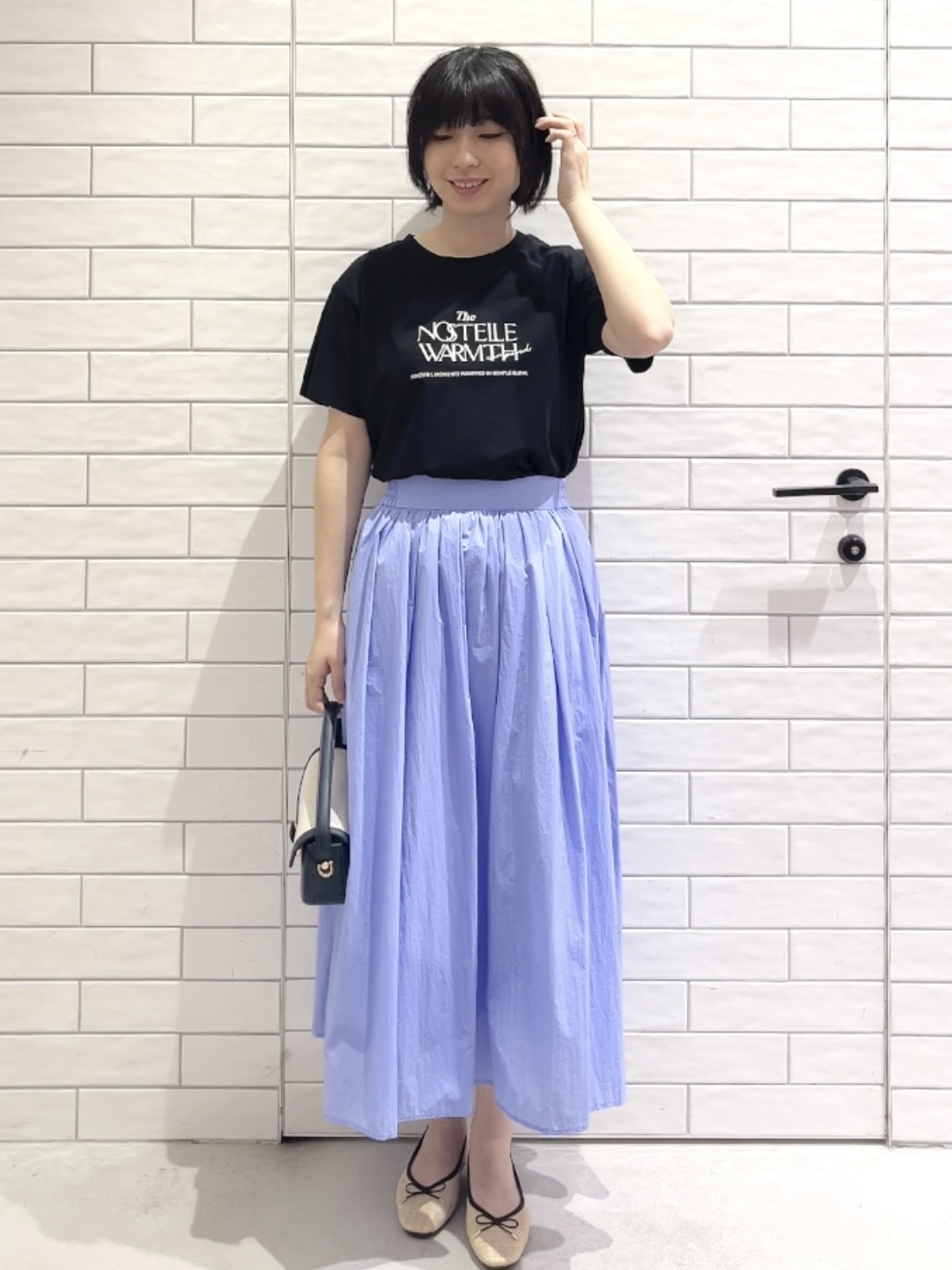 しおりさんの「OPAQUE.CLIP｜ロゴプリント＆刺繍Tシャツ【洗濯機OK】」を使ったコーディネート