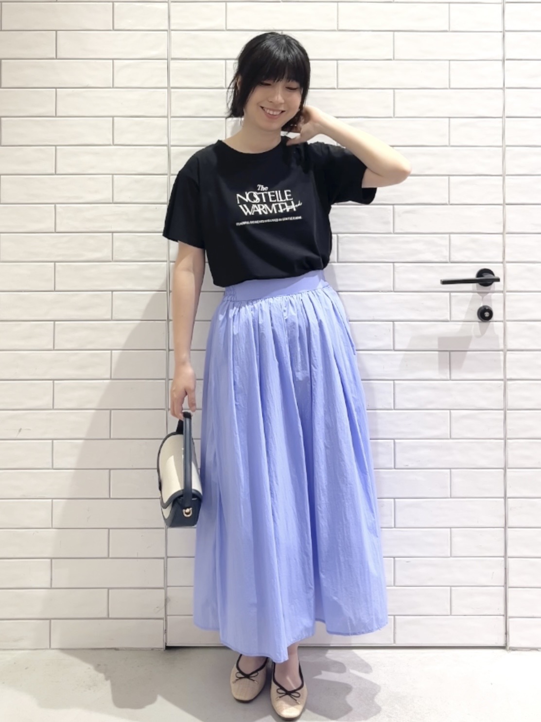 しおりさんの「OPAQUE.CLIP｜ロゴプリント＆刺繍Tシャツ【洗濯機OK】」を使ったコーディネート