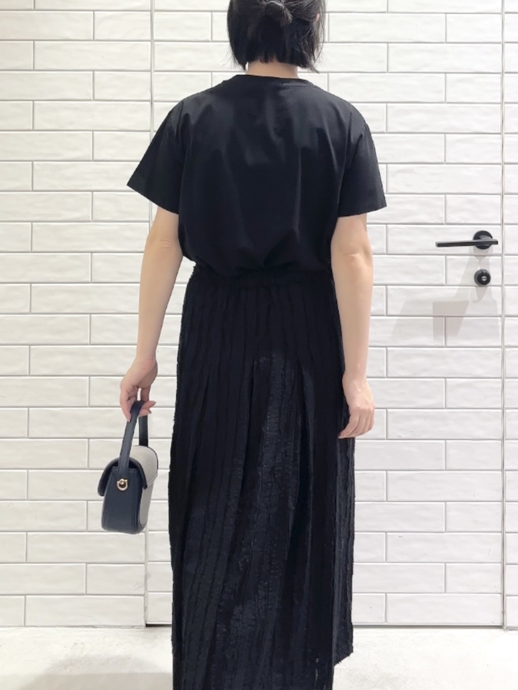 しおりさんの「OPAQUE.CLIP｜ロゴプリント＆刺繍Tシャツ【洗濯機OK】」を使ったコーディネート