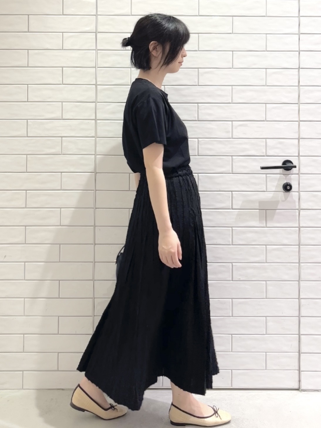 しおりさんの「OPAQUE.CLIP｜ロゴプリント＆刺繍Tシャツ【洗濯機OK】」を使ったコーディネート