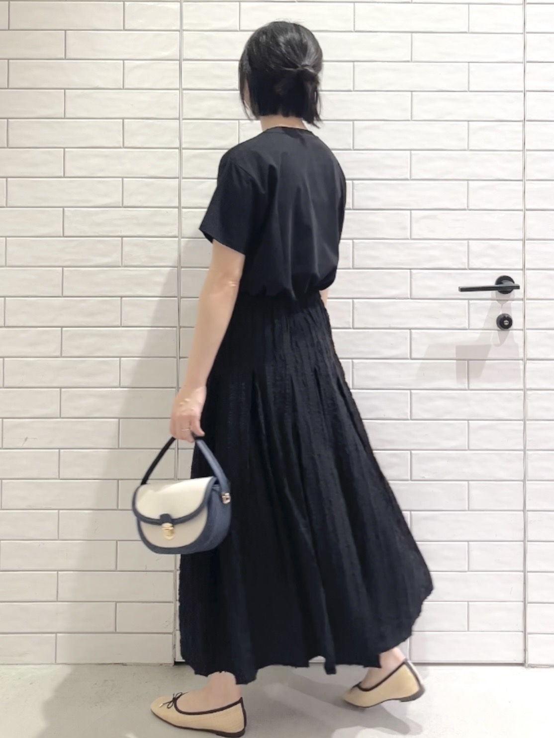 しおりさんの「OPAQUE.CLIP｜ロゴプリント＆刺繍Tシャツ【洗濯機OK】」を使ったコーディネート
