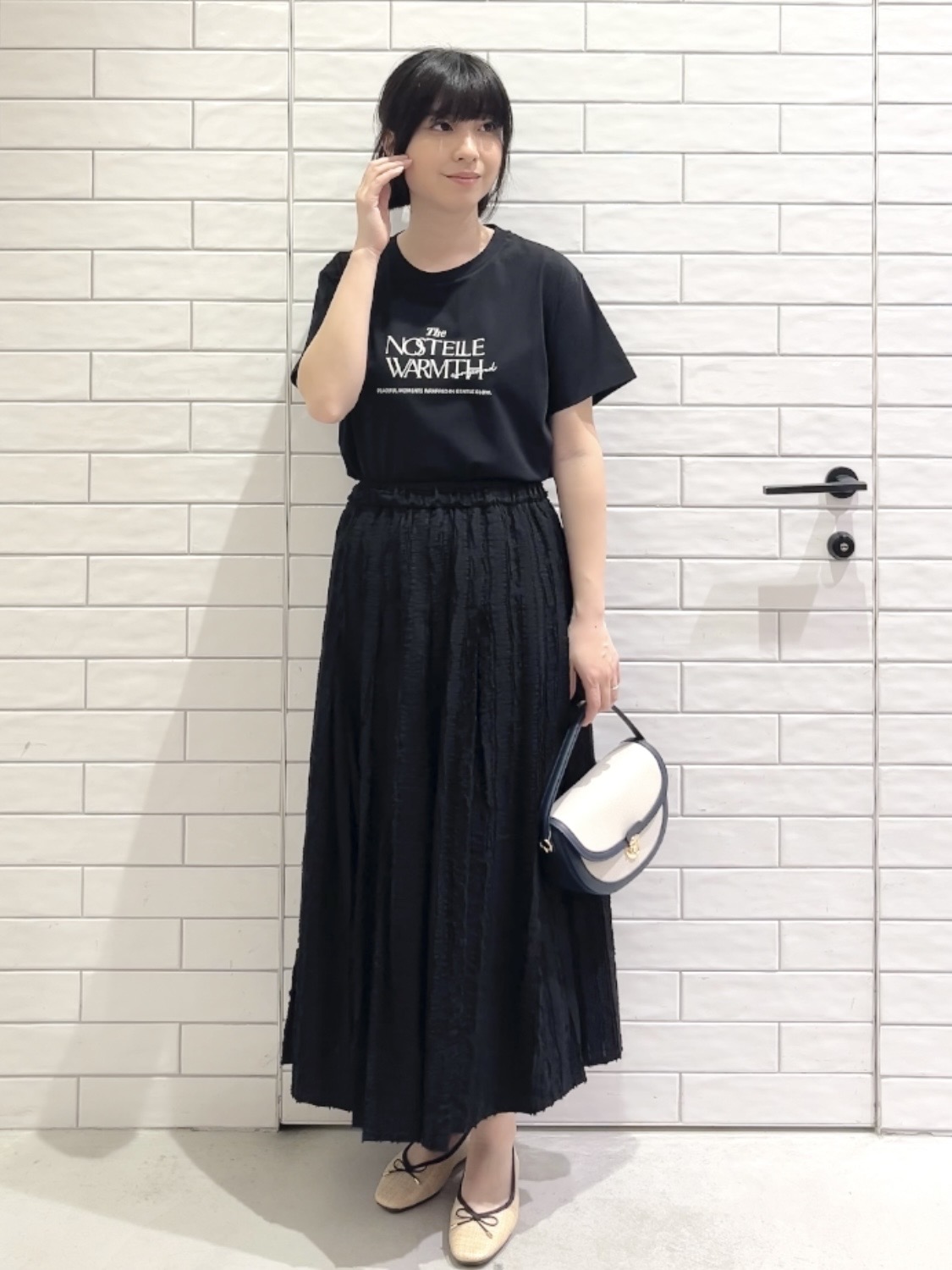 しおりさんの「OPAQUE.CLIP｜ロゴプリント＆刺繍Tシャツ【洗濯機OK】」を使ったコーディネート