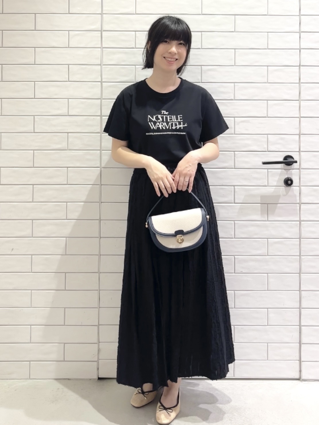 しおりさんの「OPAQUE.CLIP｜ロゴプリント＆刺繍Tシャツ【洗濯機OK】」を使ったコーディネート