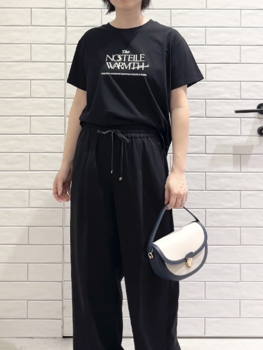しおりさんの「OPAQUE.CLIP｜ロゴプリント＆刺繍Tシャツ【洗濯機OK】」を使ったコーディネート