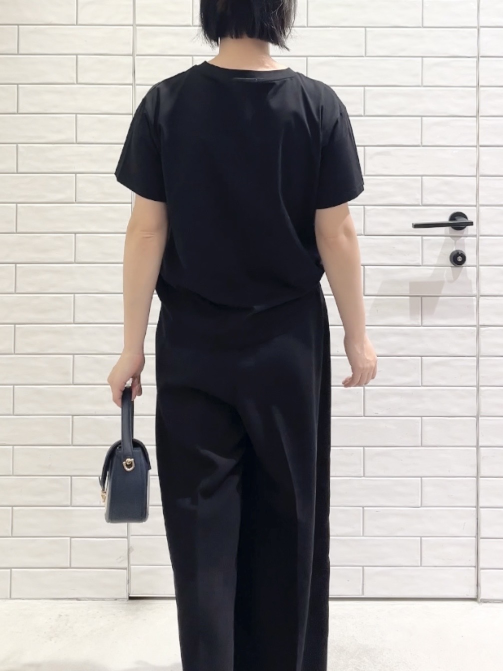 しおりさんの「OPAQUE.CLIP｜ロゴプリント＆刺繍Tシャツ【洗濯機OK】」を使ったコーディネート