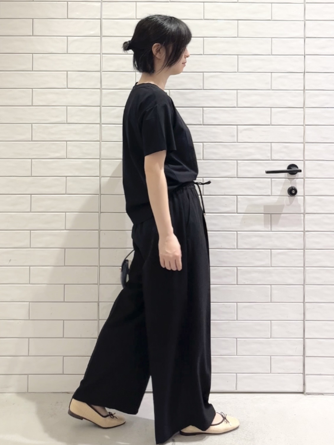 しおりさんの「OPAQUE.CLIP｜ロゴプリント＆刺繍Tシャツ【洗濯機OK】」を使ったコーディネート