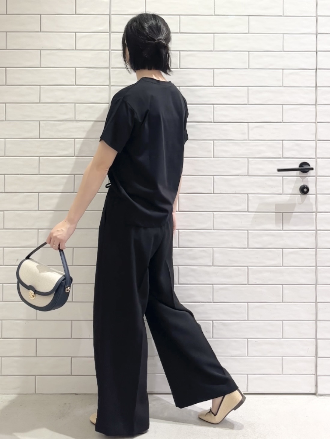 しおりさんの「OPAQUE.CLIP｜ロゴプリント＆刺繍Tシャツ【洗濯機OK】」を使ったコーディネート