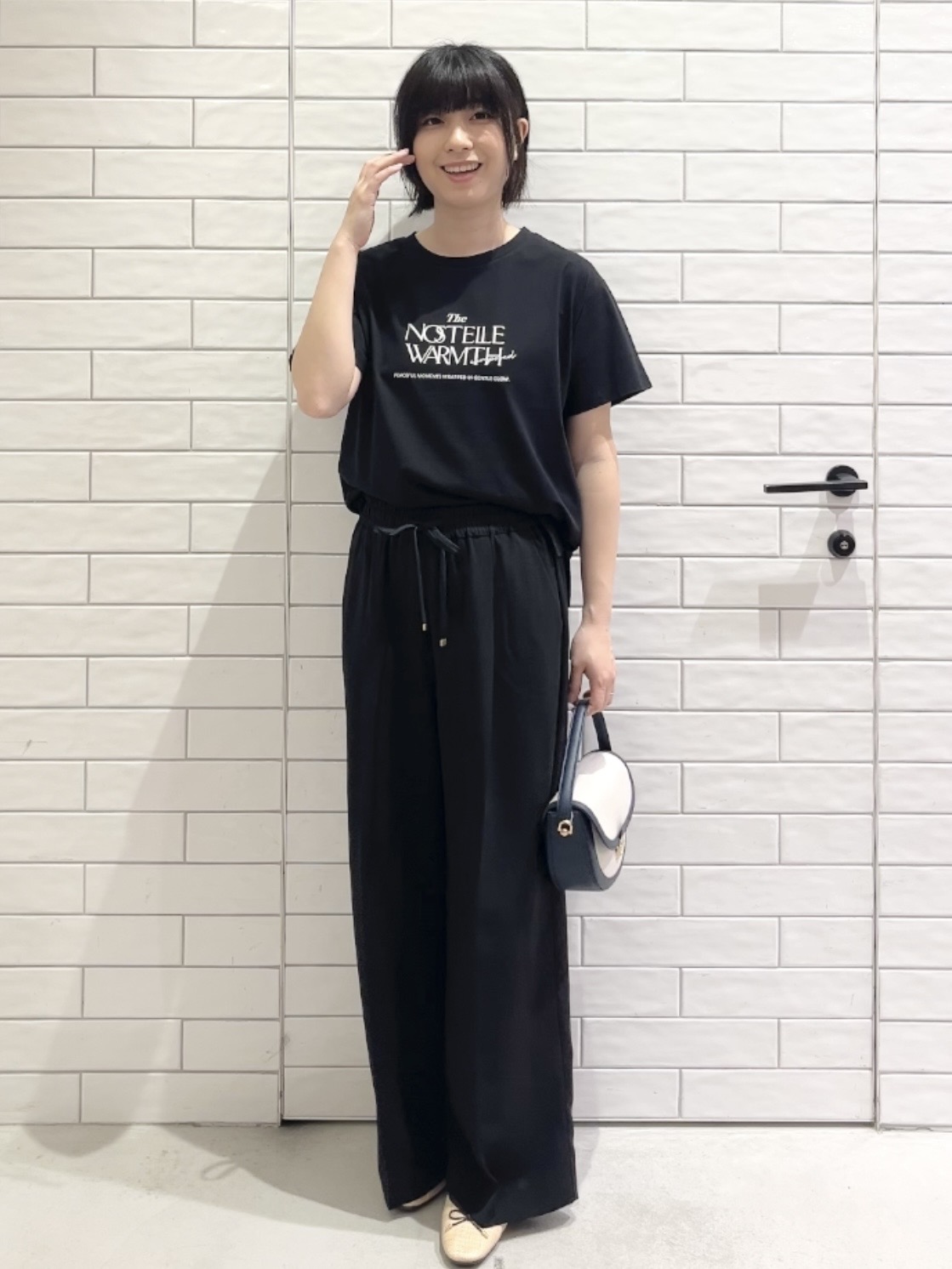 しおりさんの「OPAQUE.CLIP｜ロゴプリント＆刺繍Tシャツ【洗濯機OK】」を使ったコーディネート