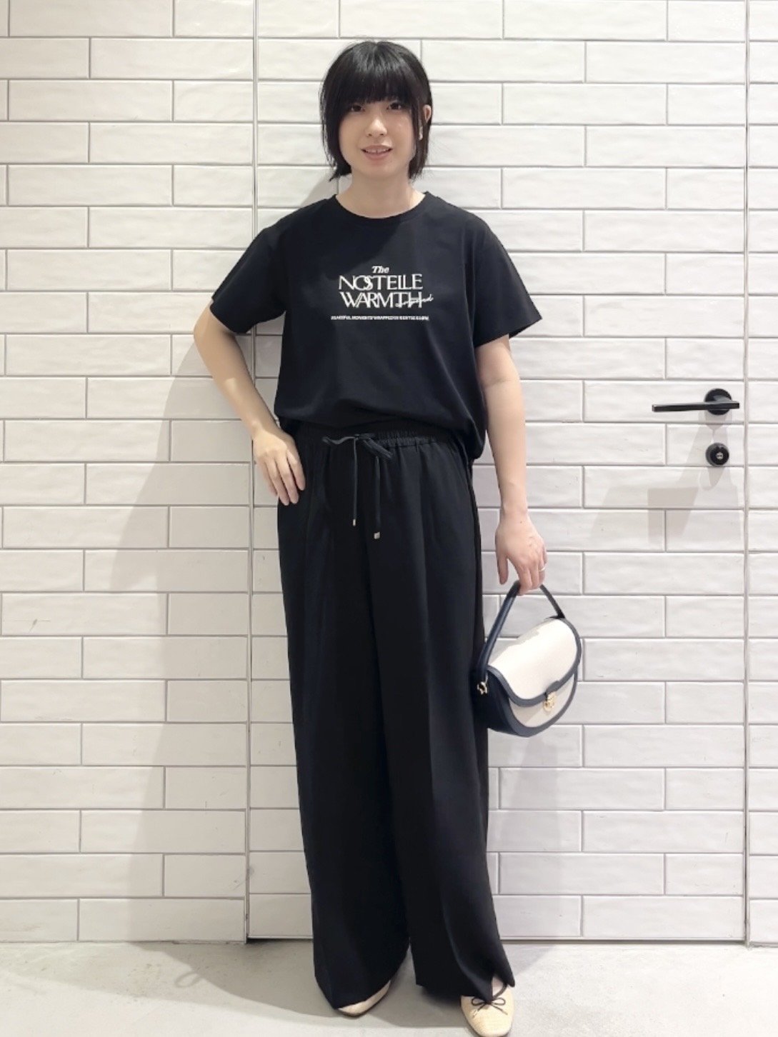 しおりさんの「OPAQUE.CLIP｜ロゴプリント＆刺繍Tシャツ【洗濯機OK】」を使ったコーディネート