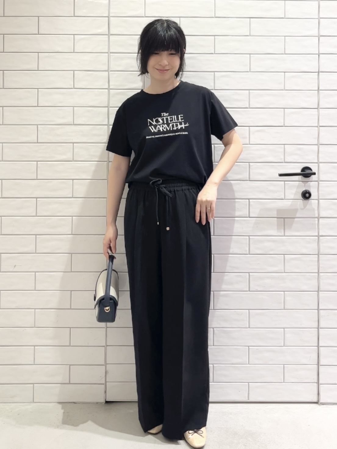 しおりさんの「OPAQUE.CLIP｜ロゴプリント＆刺繍Tシャツ【洗濯機OK】」を使ったコーディネート