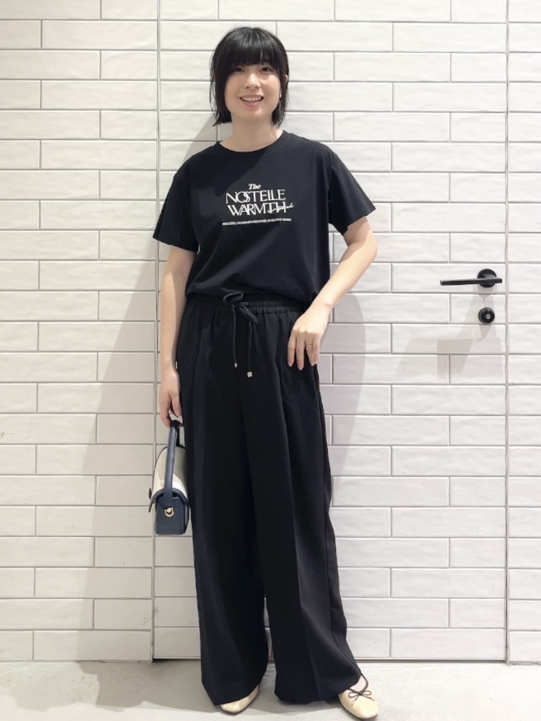 しおりさんの「OPAQUE.CLIP｜ロゴプリント＆刺繍Tシャツ【洗濯機OK】」を使ったコーディネート