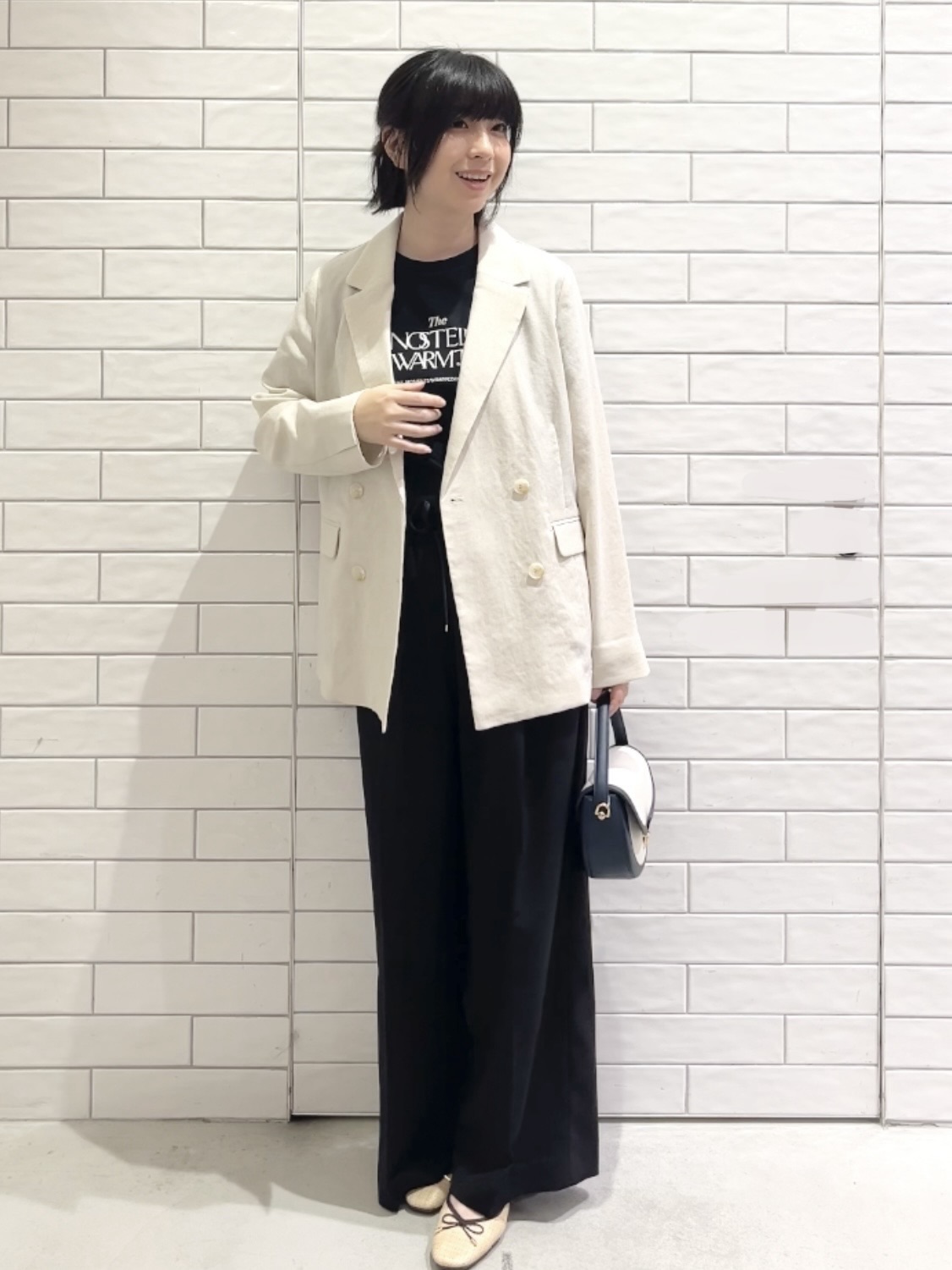 しおりさんの「OPAQUE.CLIP｜ロゴプリント＆刺繍Tシャツ【洗濯機OK】」を使ったコーディネート