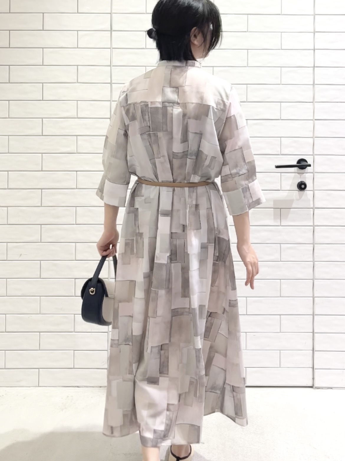 しおりさんの「OPAQUE.CLIP｜アート柄プリントワンピース【洗濯機OK】」を使ったコーディネート