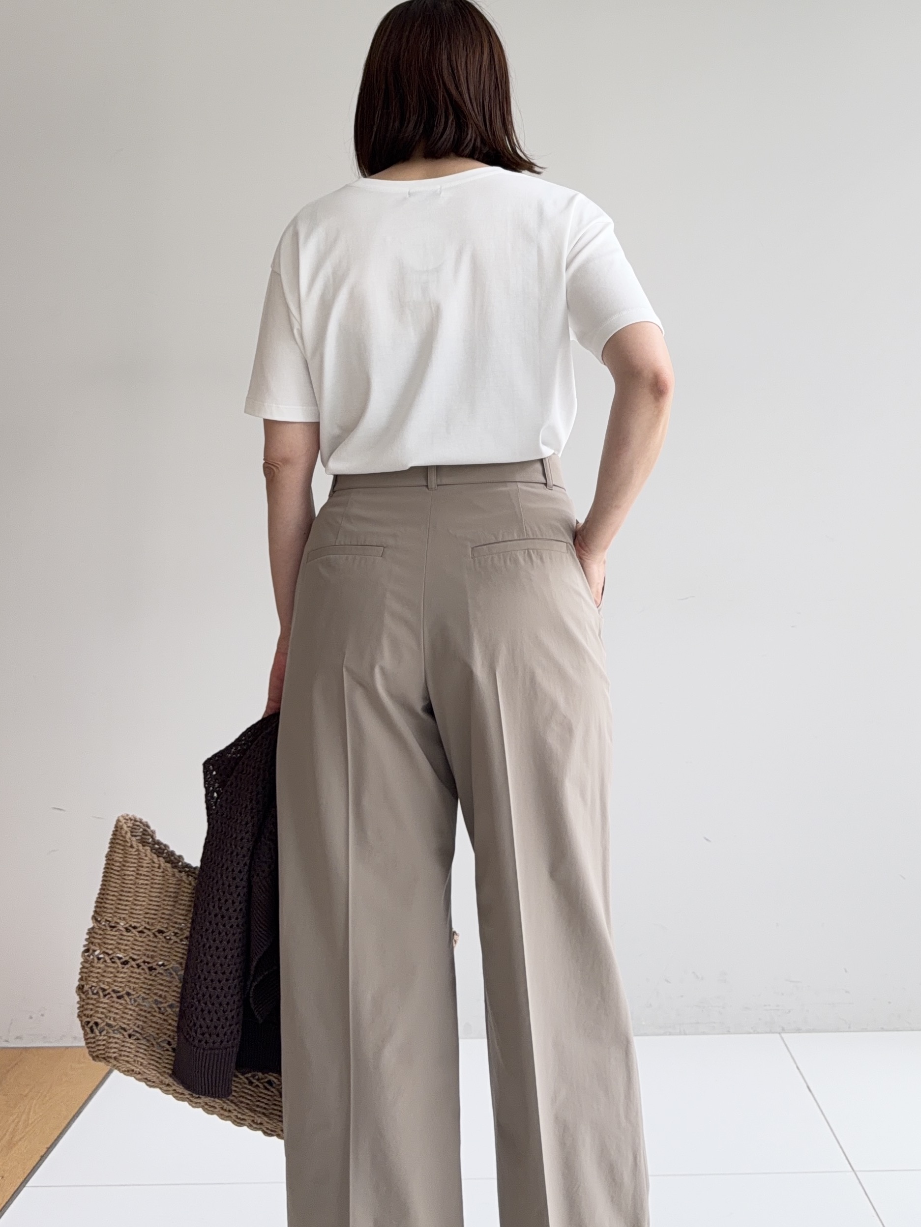 murayamaさんの「INDIVI｜【撥水／UVケア／SETUP可能】軽量ベルト付ワイドストレートパンツ」を使ったコーディネート
