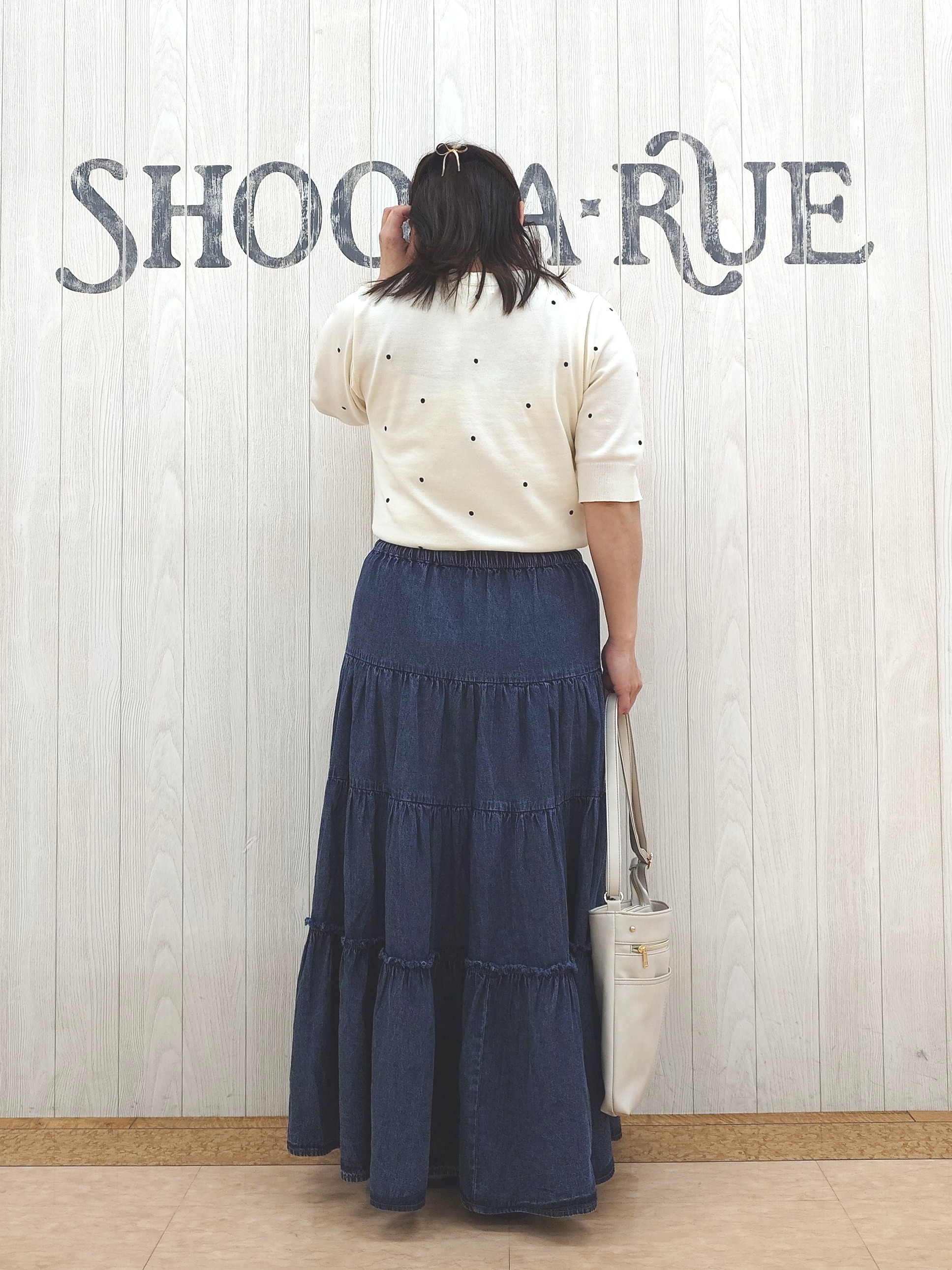 とろろさんの「SHOO･LA･RUE｜【S-LL/二の腕カバー】品よく隠せる ドット刺繍5分袖ニット」を使ったコーディネート