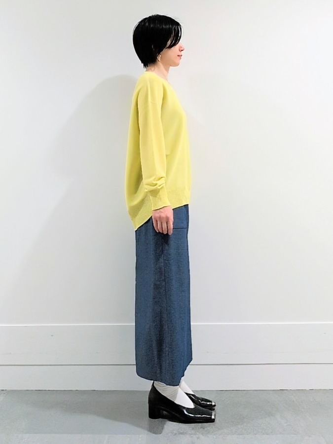 ミズタさんの「UNTITLED｜【7色展開/洗える/程よい透け感】ドライタッチVネックニット」を使ったコーディネート