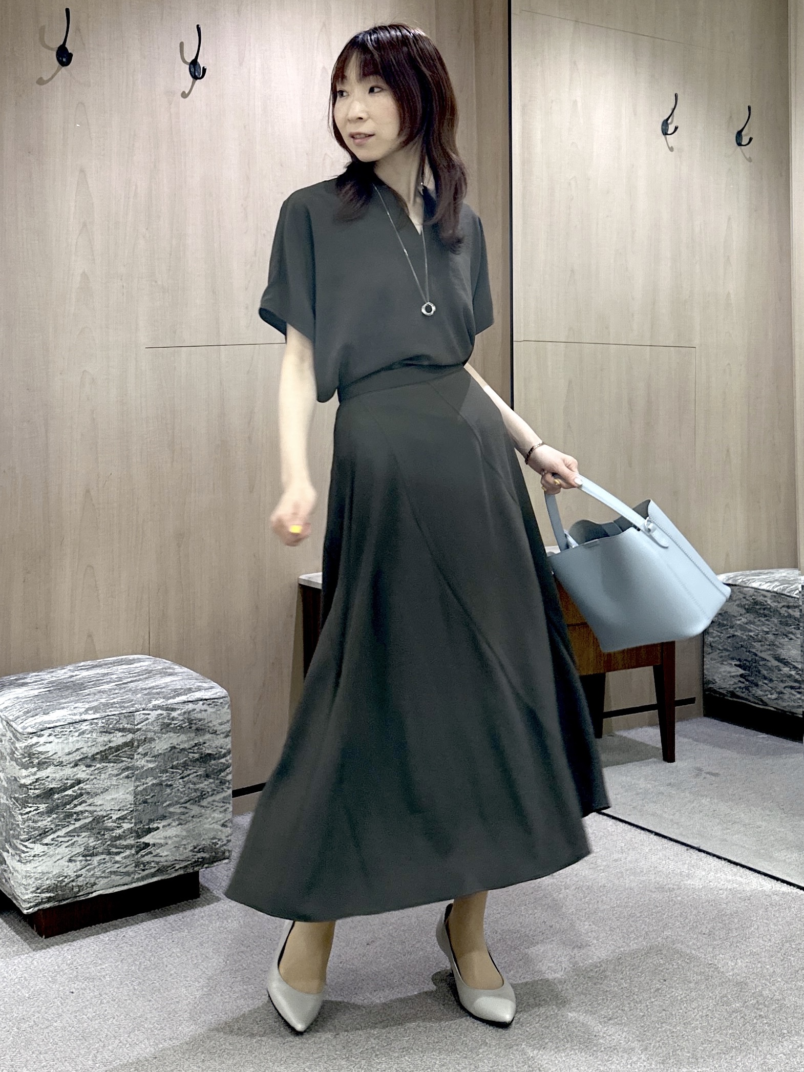 Miwaさんの「UNTITLED｜【UV/接触冷感/セットアップ可】リラクシーキーVネックブラウス」を使ったコーディネート