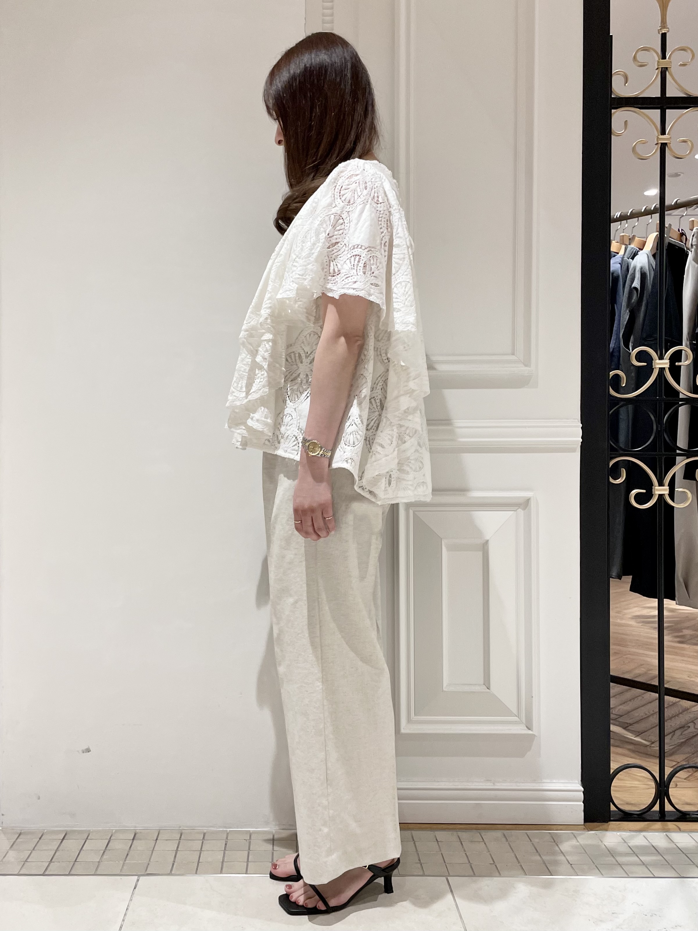 minowaさんの「DRESSTERIOR｜ラッセルレース ブラウス」を使ったコーディネート