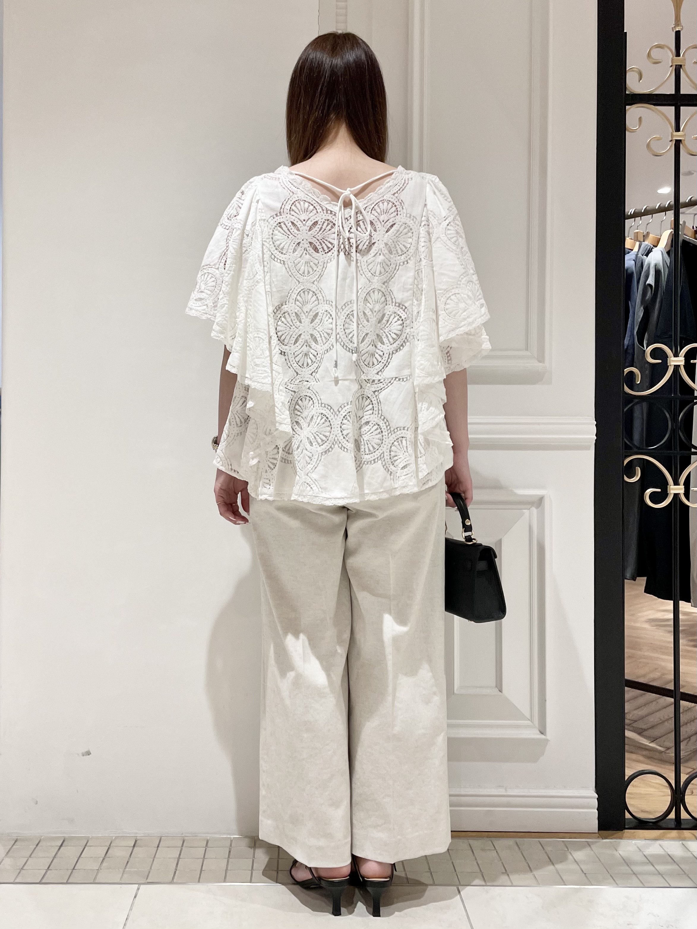 minowaさんの「DRESSTERIOR｜ラッセルレース ブラウス」を使ったコーディネート