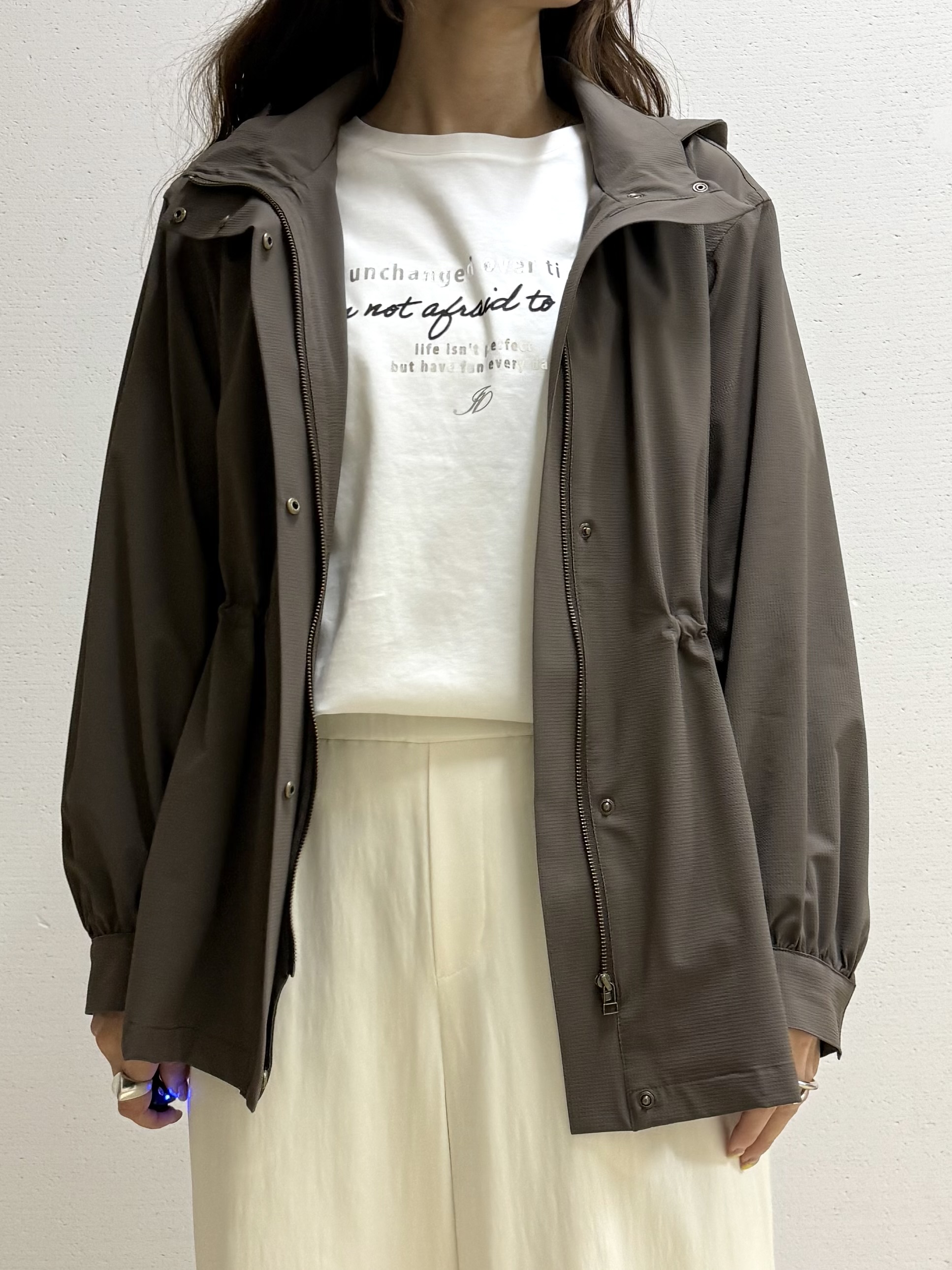 mamiさんの「INDIVI｜【UVケア／選べるグラフィック】スムースジャージTシャツ」を使ったコーディネート
