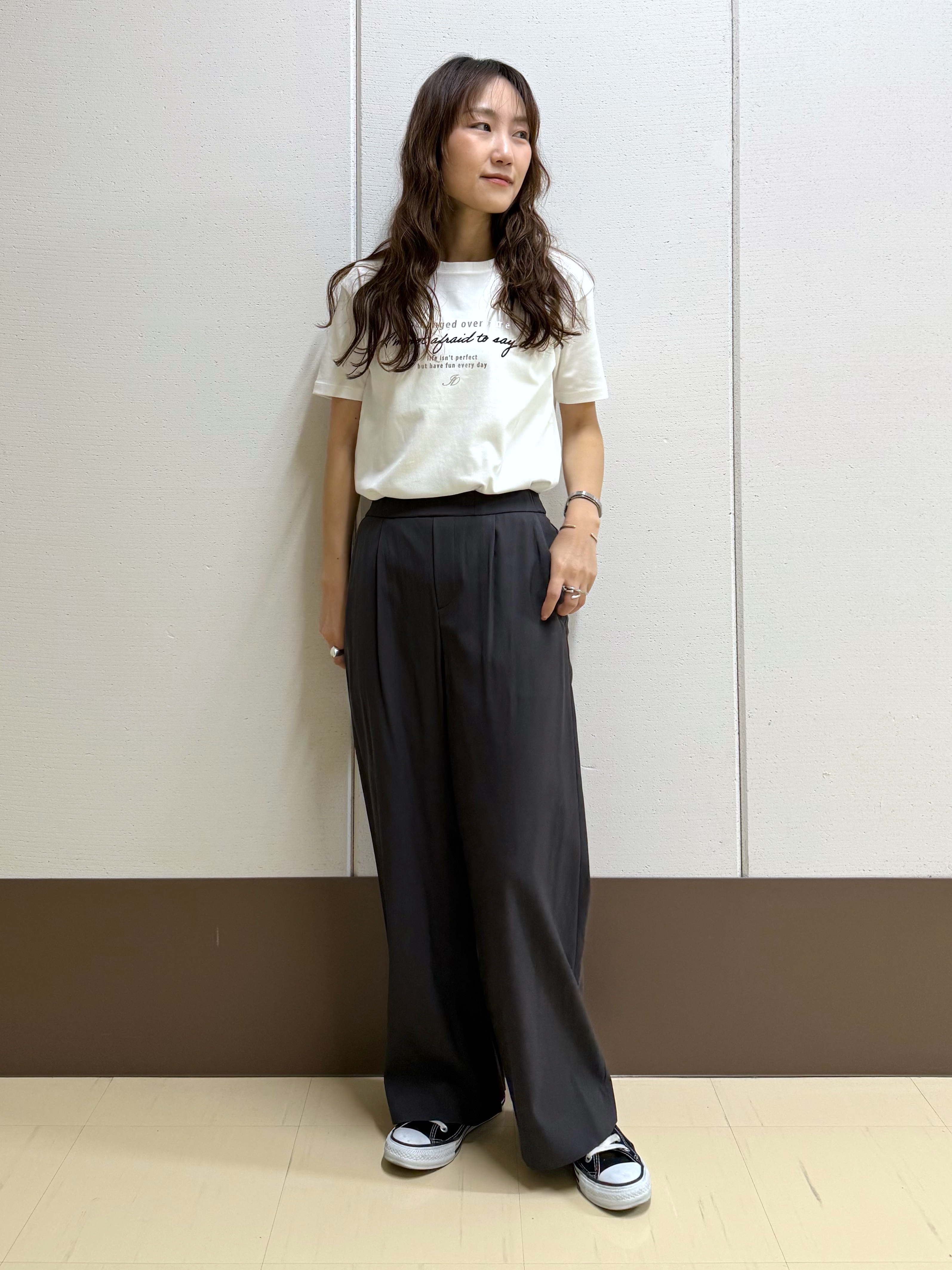 mamiさんの「INDIVI｜【接触冷感／洗える／2WAY】ドロスト付 シアーシャンブレーシャツ」を使ったコーディネート