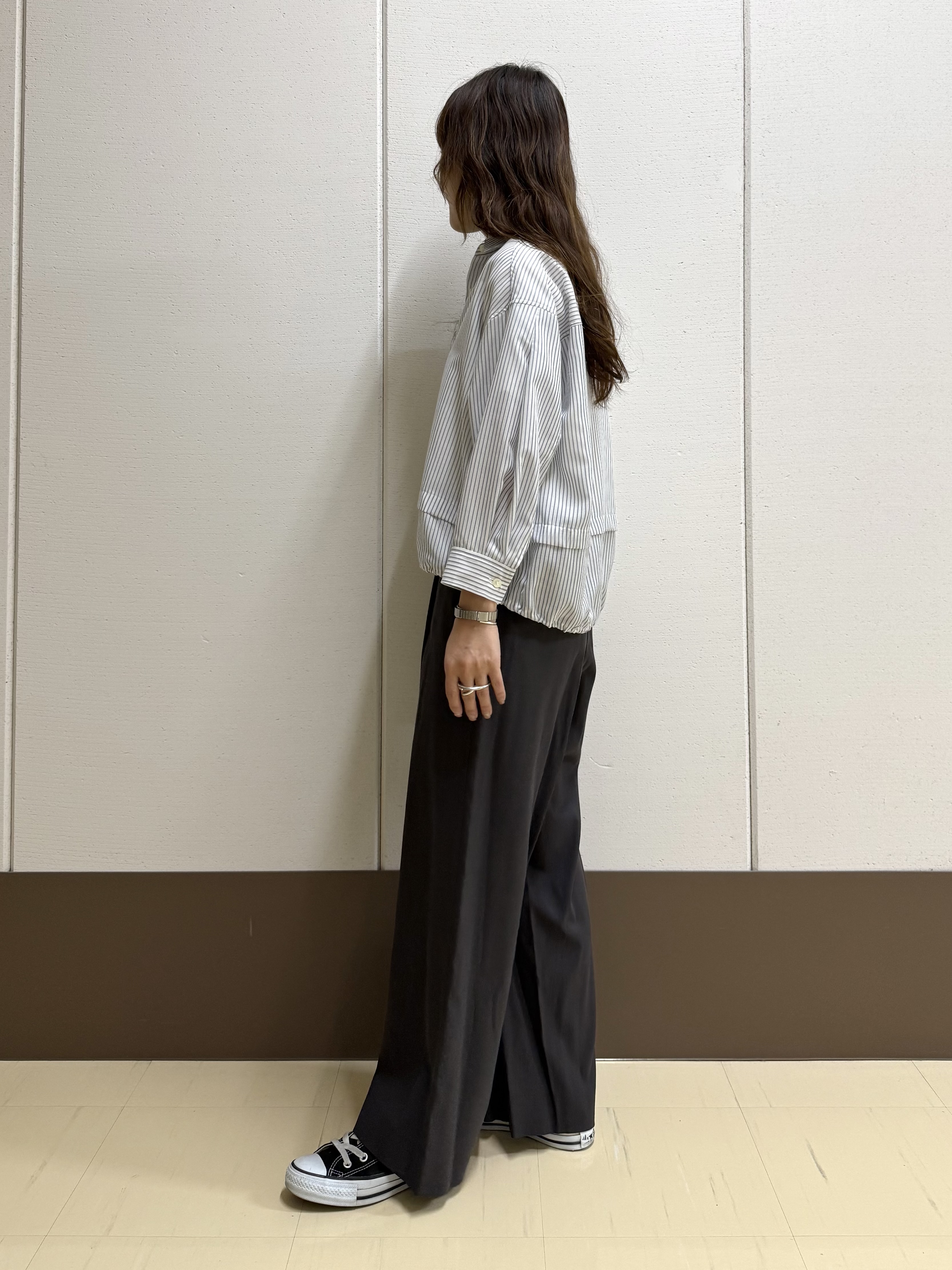 mamiさんの「INDIVI｜【接触冷感／洗える／2WAY】ドロスト付 シアーシャンブレーシャツ」を使ったコーディネート