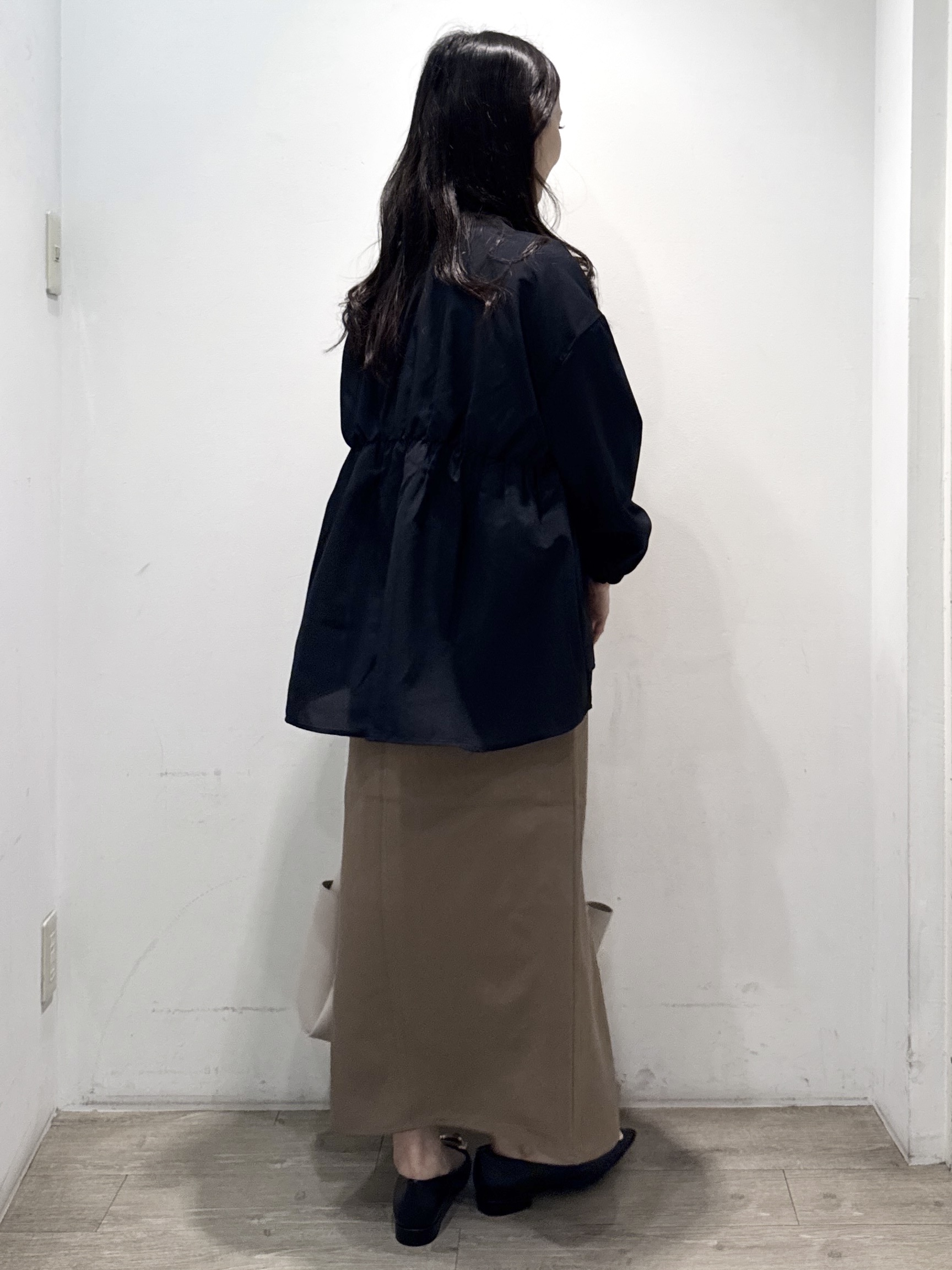 yuicciさんの「OPAQUE.CLIP｜ブラウス風Vネックカーディガン【洗濯機OK】」を使ったコーディネート