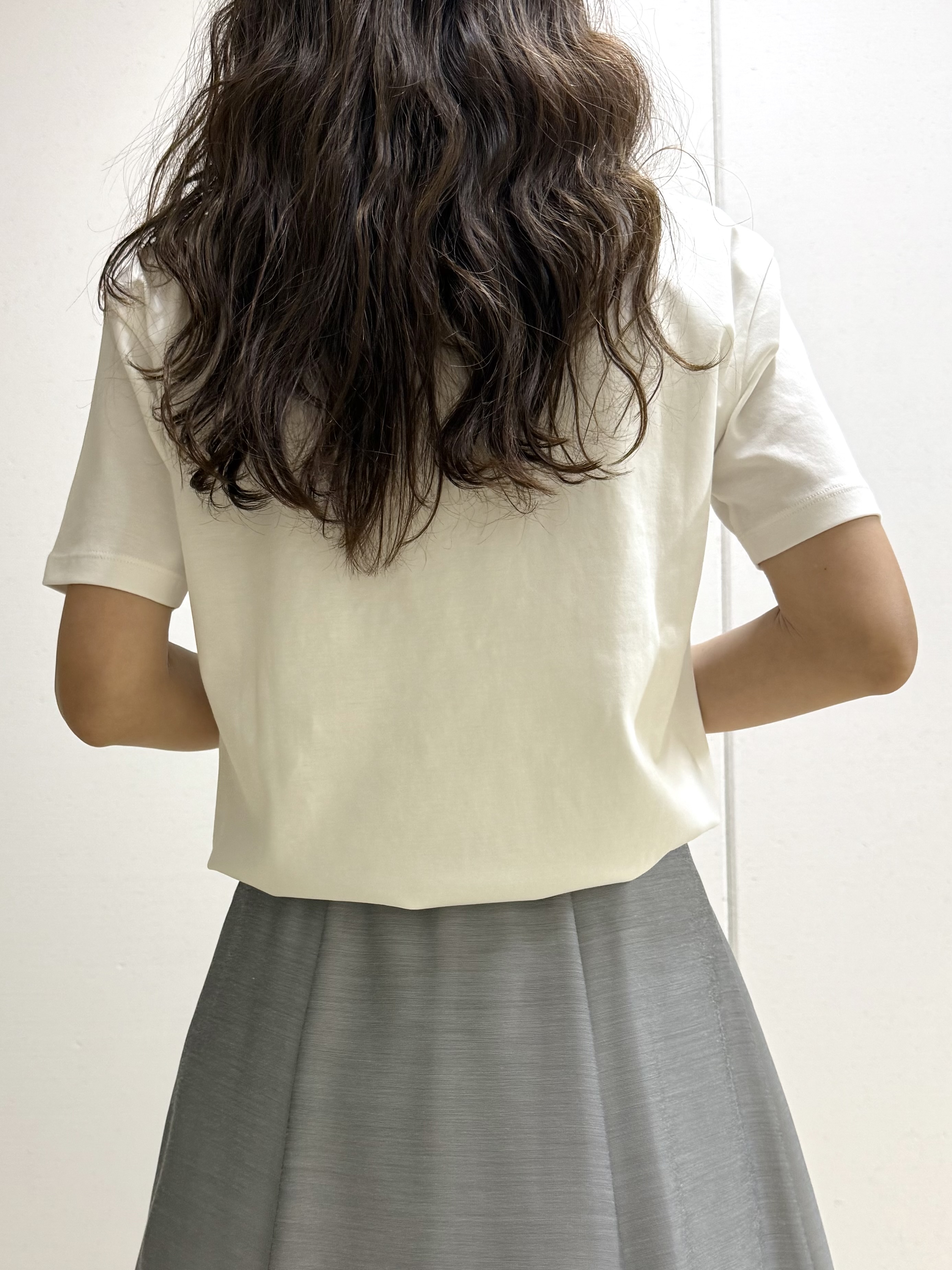 mamiさんの「INDIVI｜【UVケア／選べるグラフィック】スムースジャージTシャツ」を使ったコーディネート