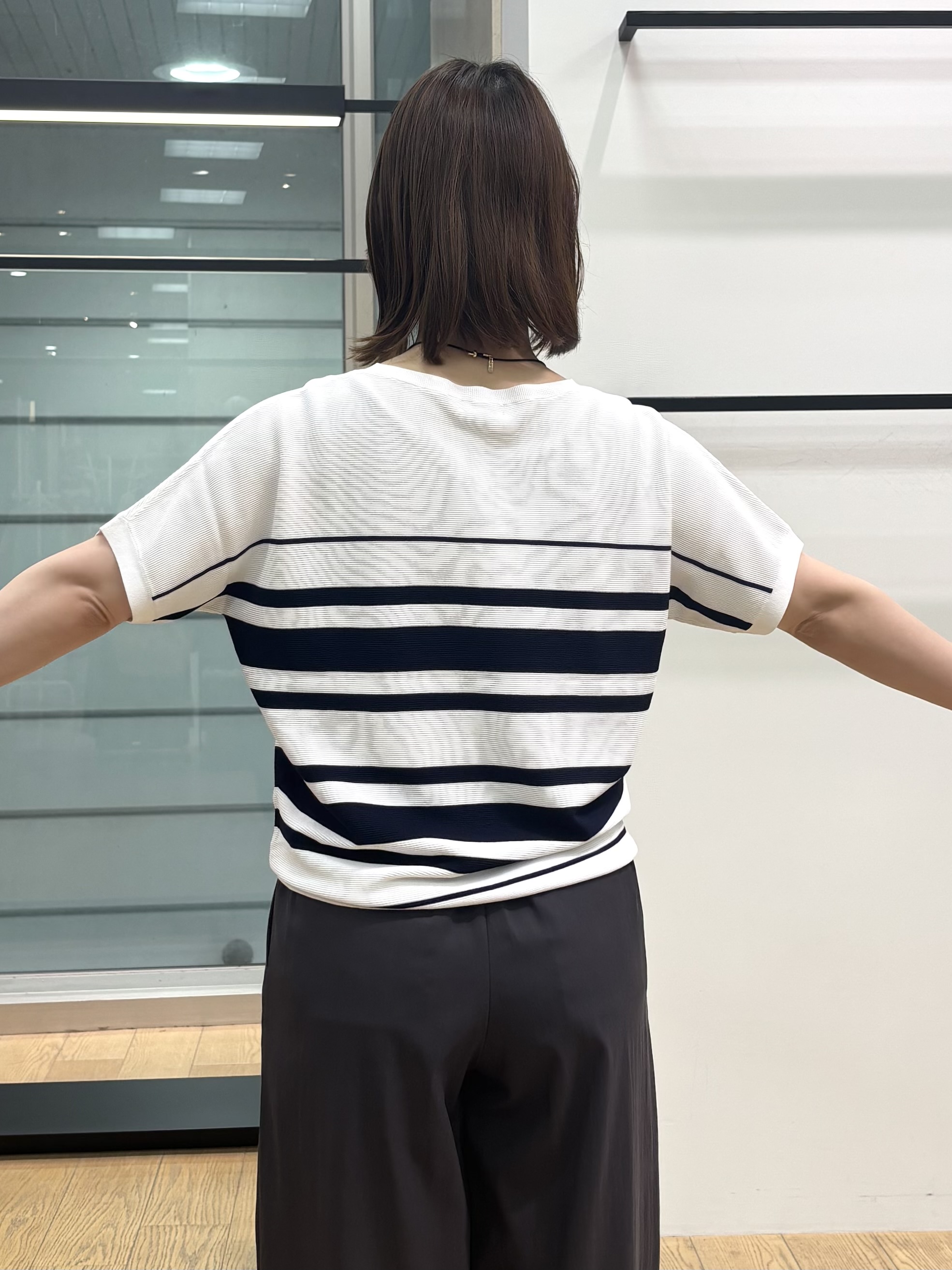 asamiさんの「INDIVI｜【洗える】ガーター編みVネックニットT」を使ったコーディネート