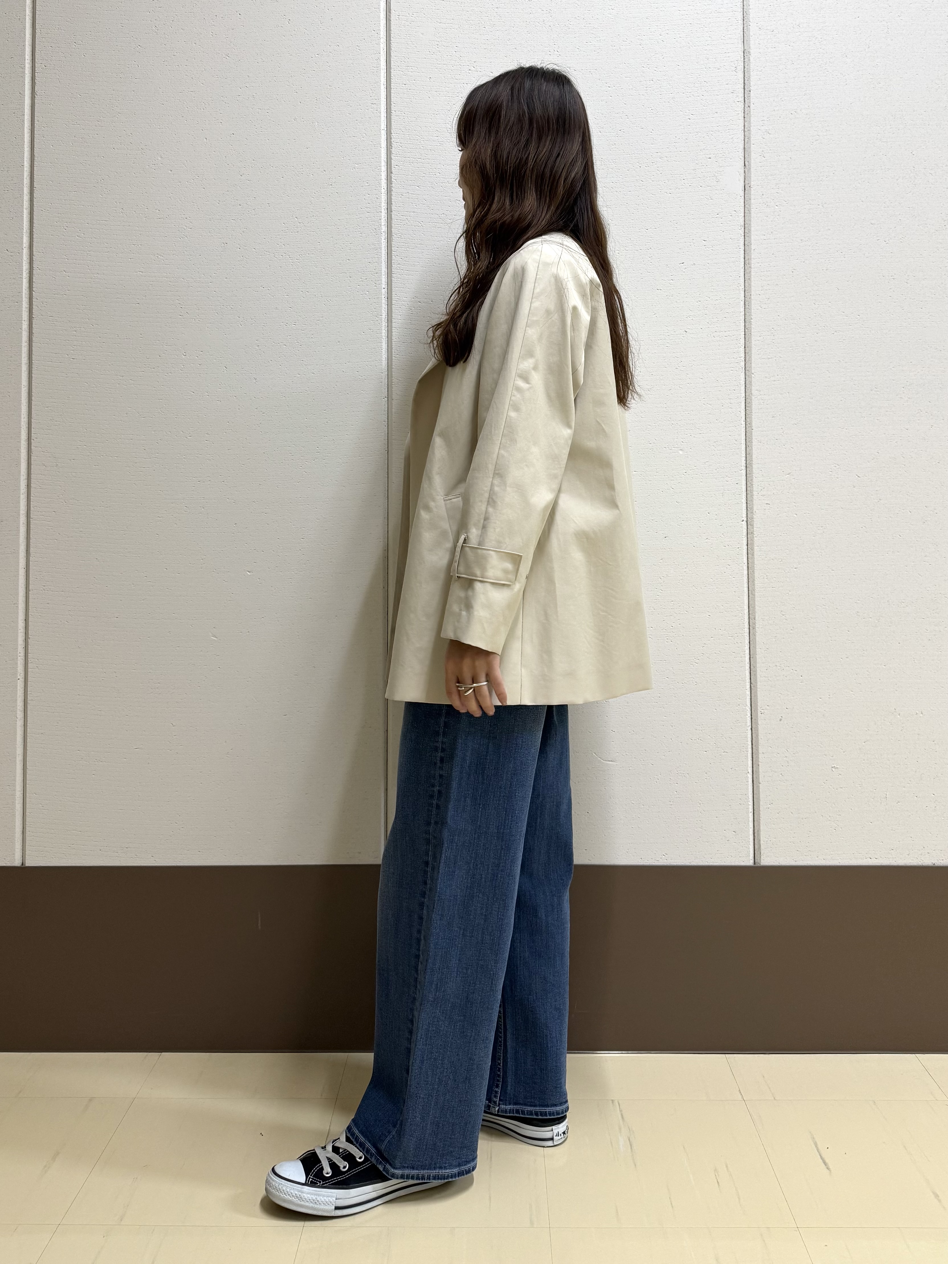 mamiさんの「INDIVI｜【褒められデニム】ワイドストレート デニムパンツ」を使ったコーディネート