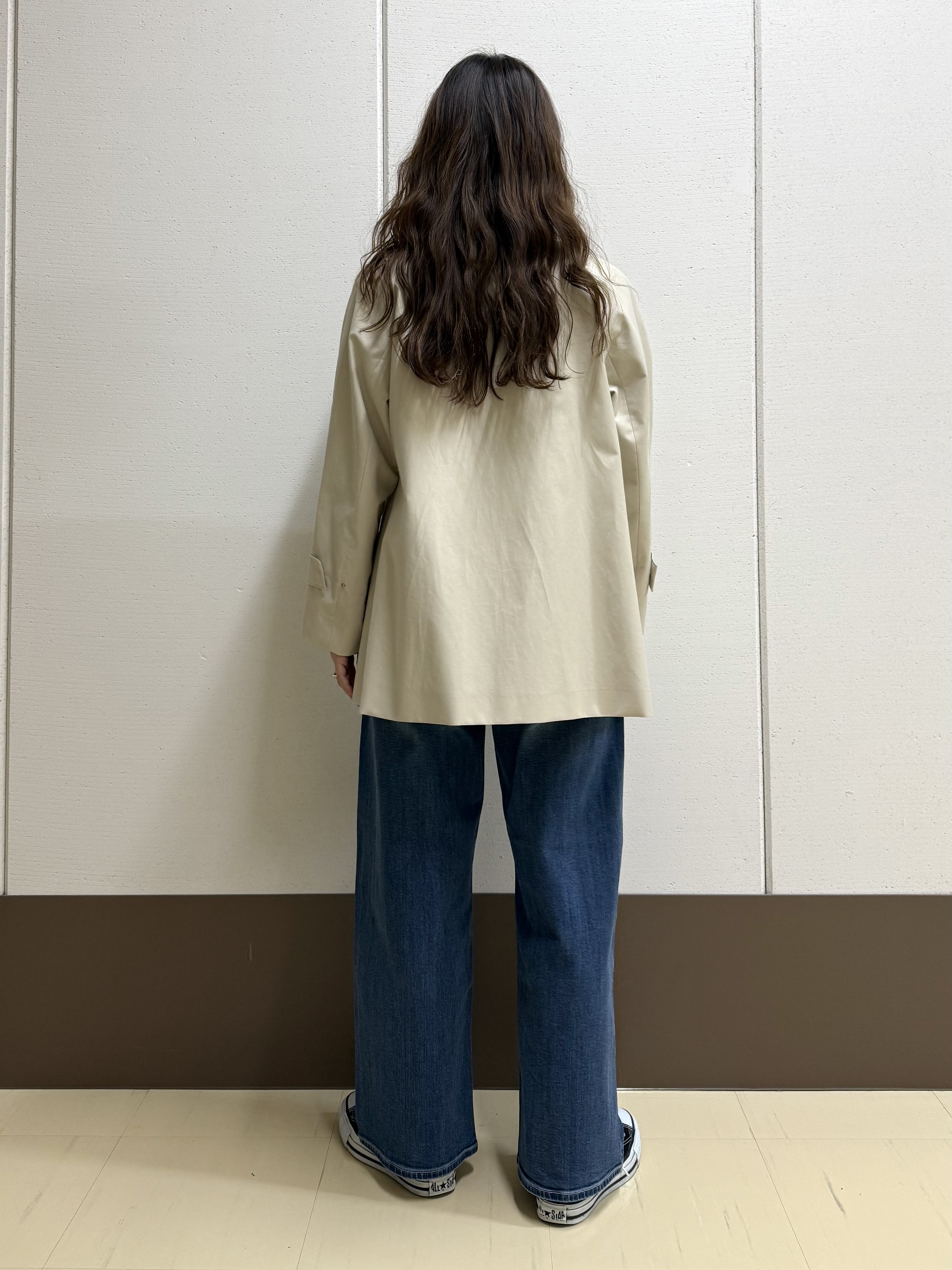 mamiさんの「INDIVI｜【褒められデニム】ワイドストレート デニムパンツ」を使ったコーディネート