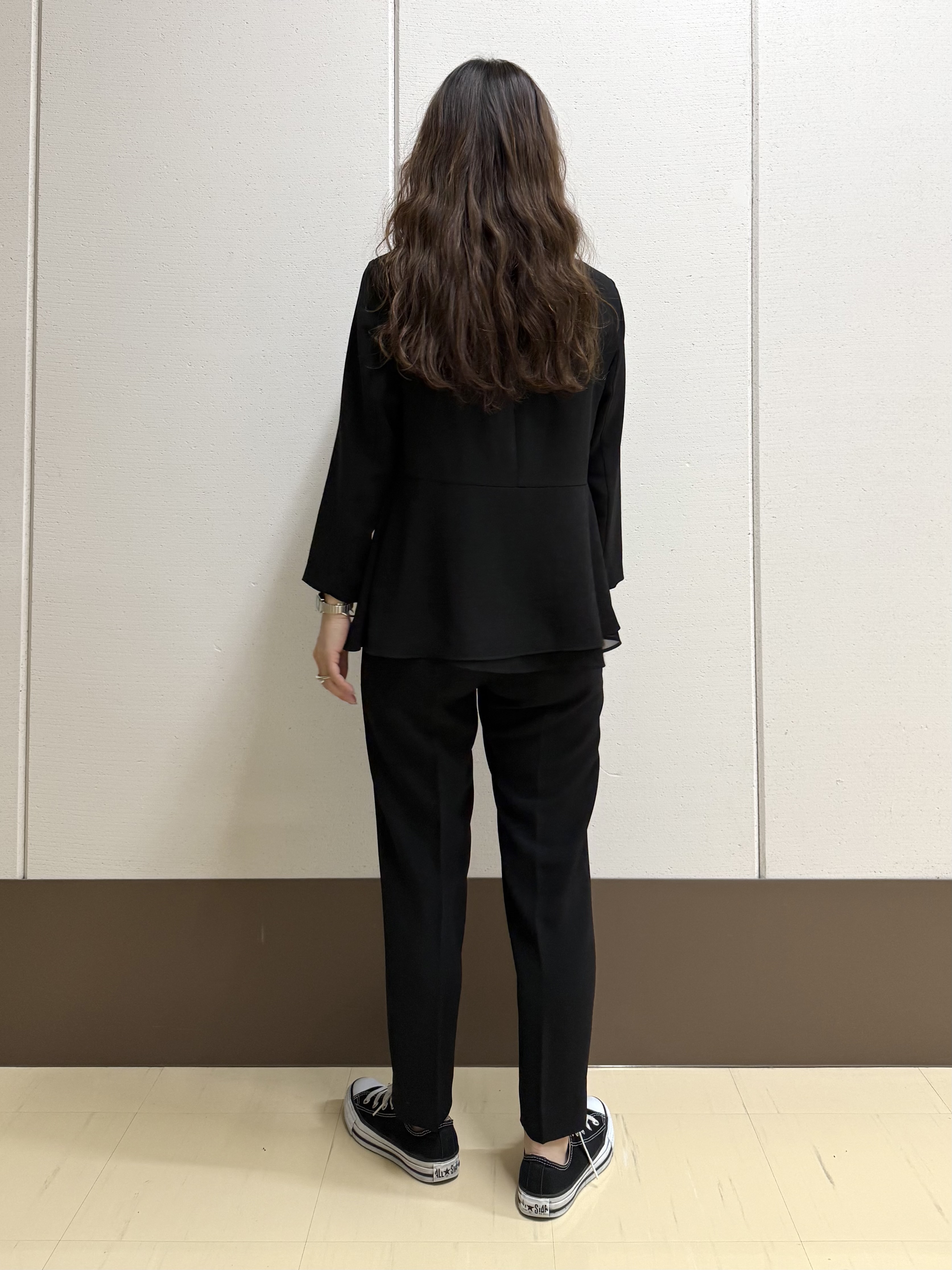 mamiさんの「INDIVI｜【洗える／UVケア／SETUP可】着る日傘ペプラムブラウス」を使ったコーディネート