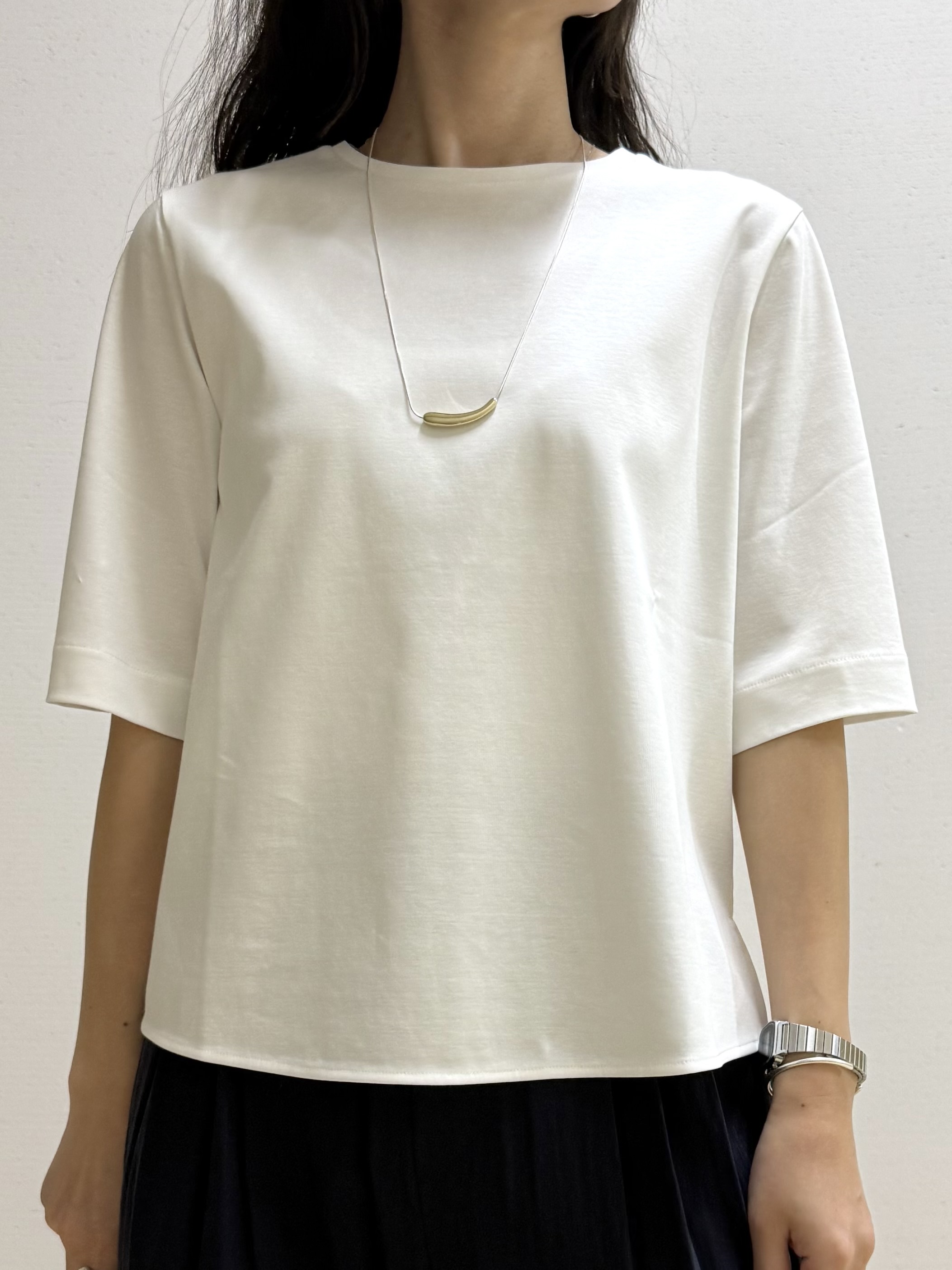 mamiさんの「INDIVI｜【抗菌防臭／消臭】上品光沢コットンTシャツ」を使ったコーディネート