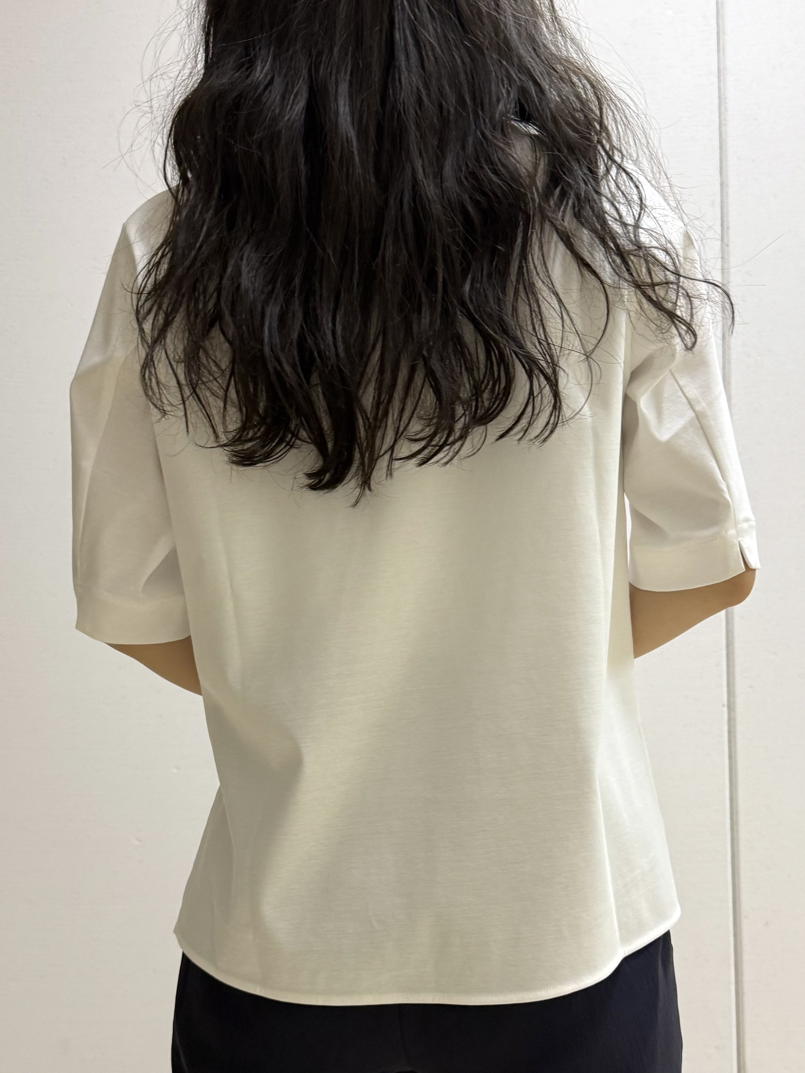 mamiさんの「INDIVI｜【抗菌防臭／消臭】上品光沢コットンTシャツ」を使ったコーディネート