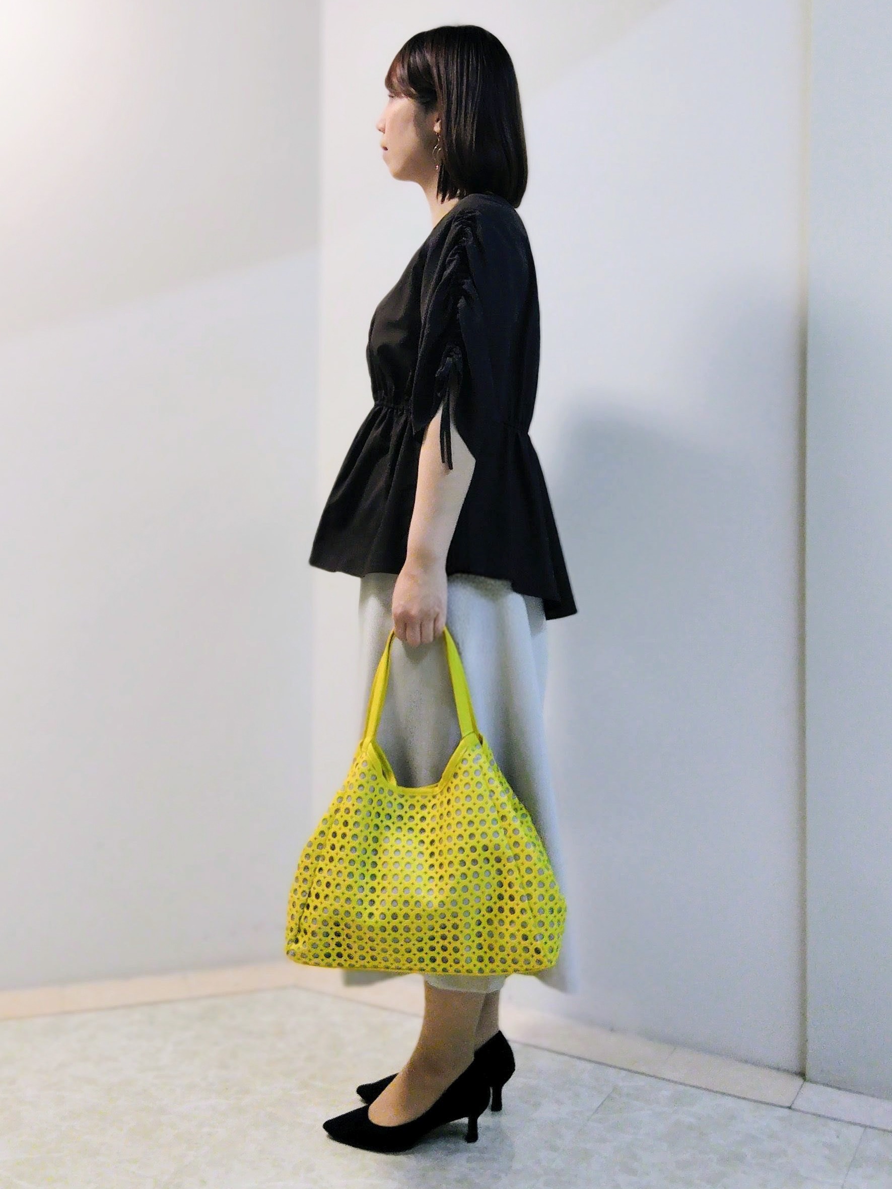 エリさんの「Reflect｜【通気性あり／涼しい／マシンウォッシャブル】ウエストギャザーブラウス」を使ったコーディネート