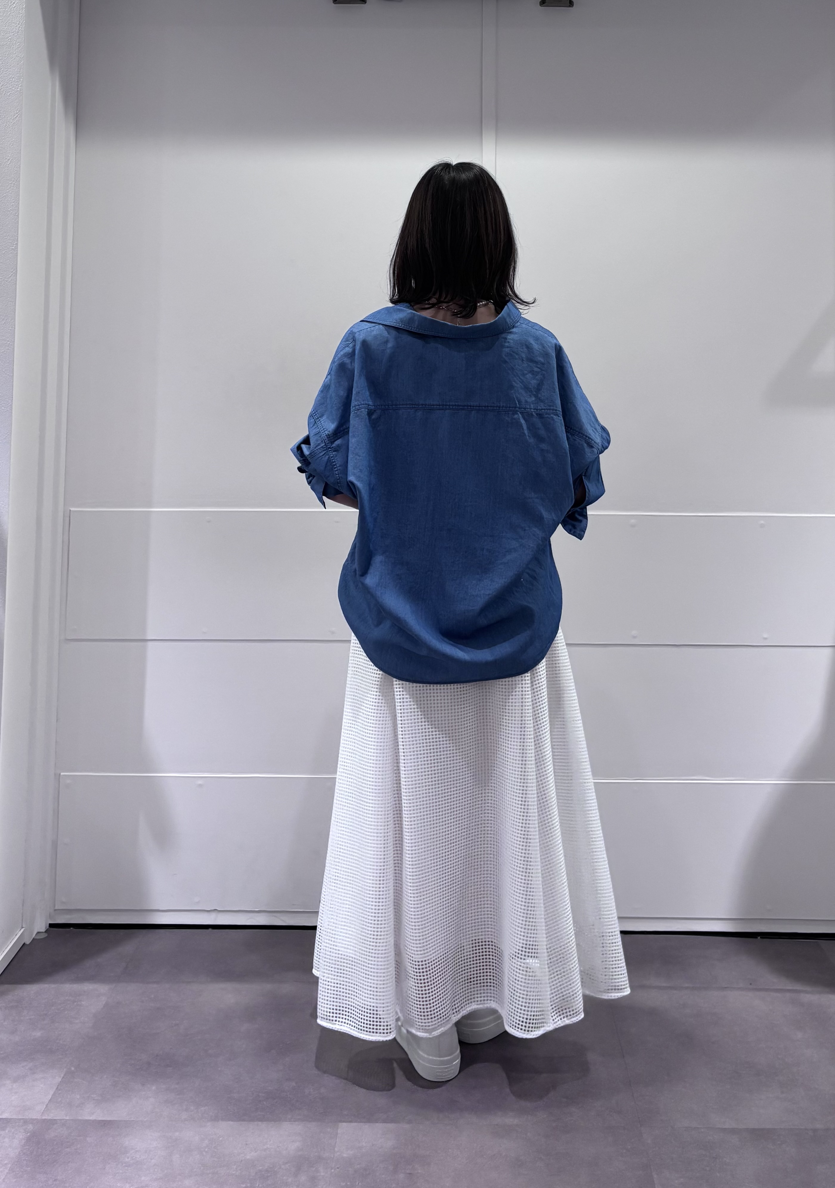 TOKOさんの「UNTITLED｜【コットン100%/洗える】エアリーデニムシャツ」を使ったコーディネート