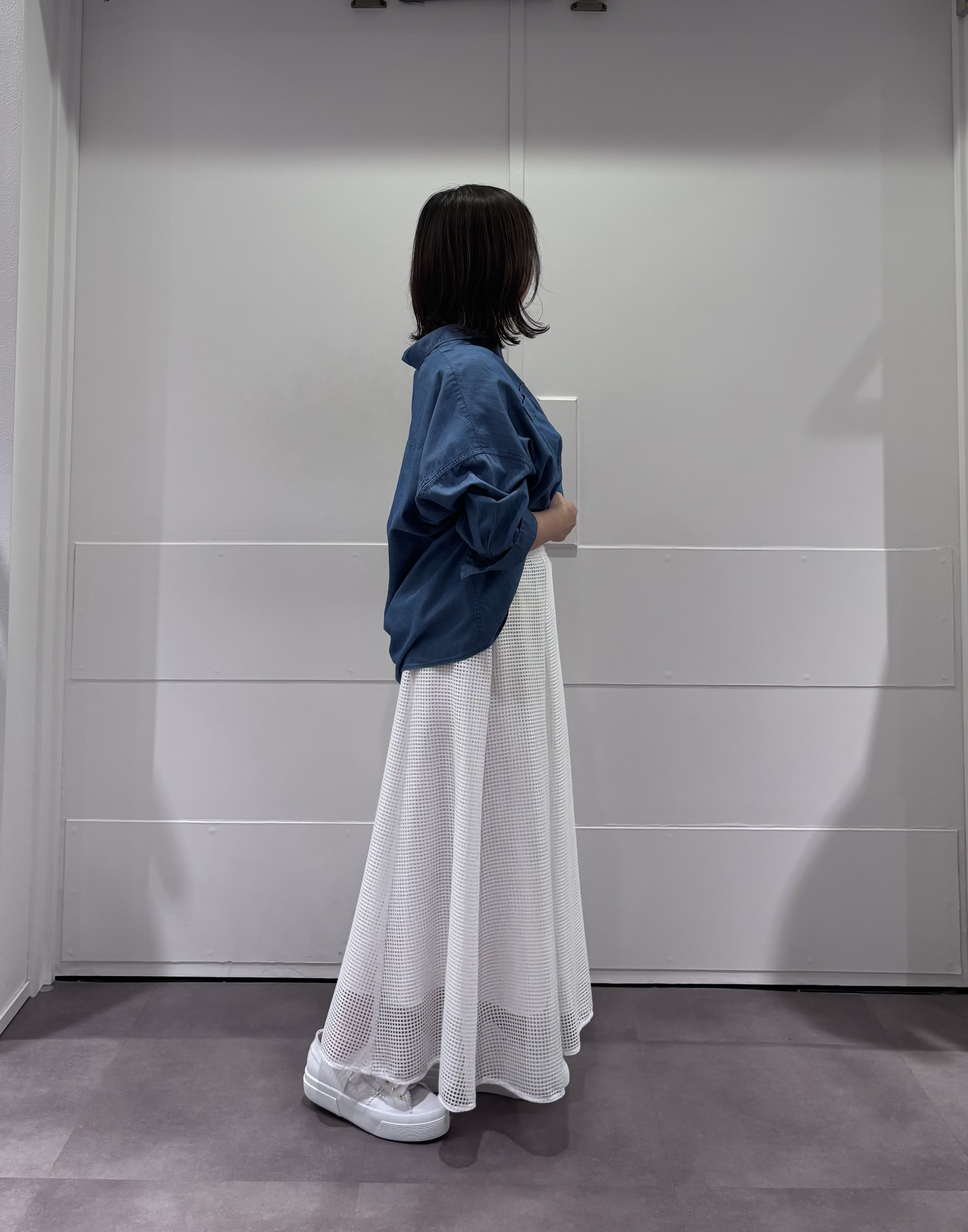 TOKOさんの「UNTITLED｜【コットン100%/洗える】エアリーデニムシャツ」を使ったコーディネート