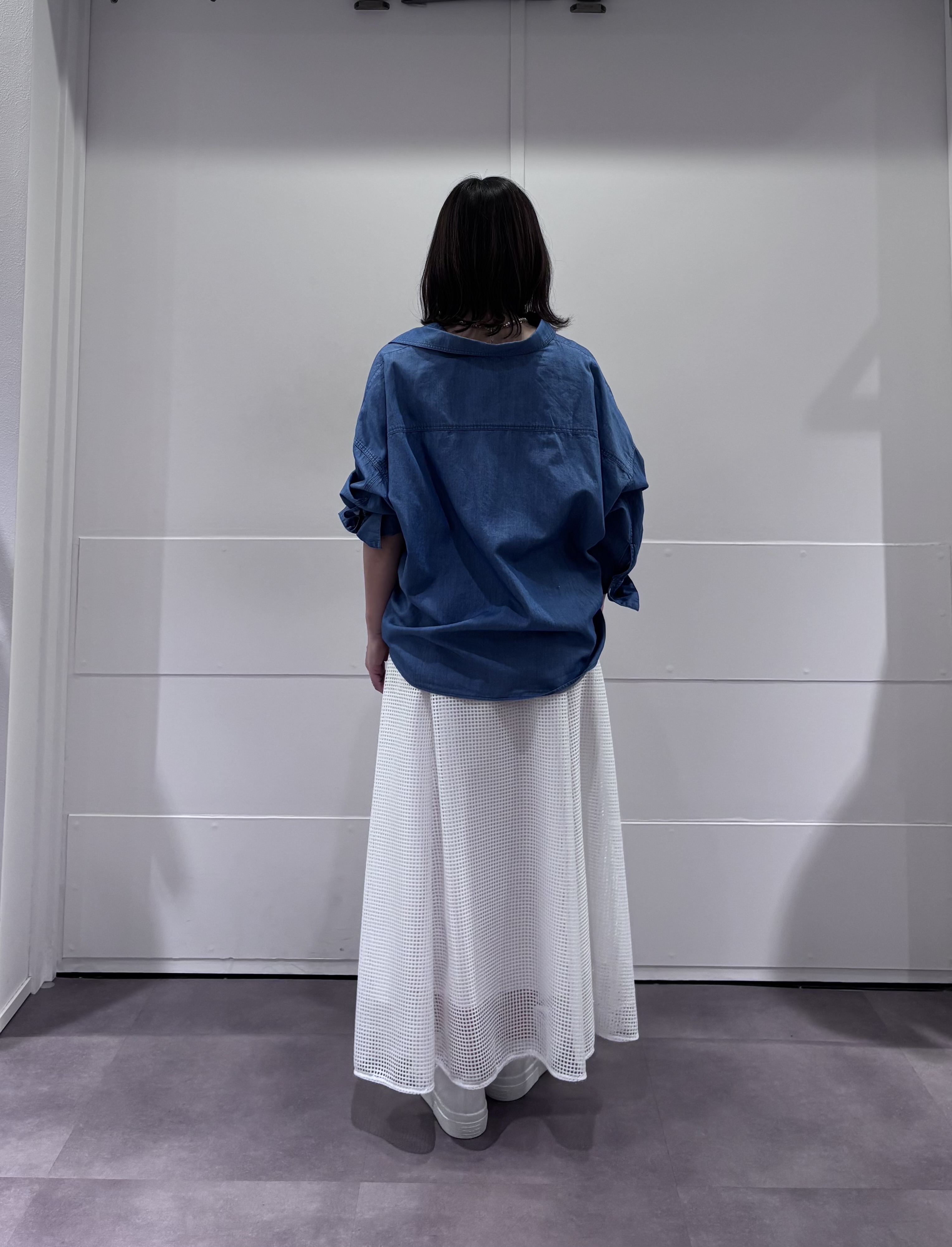 TOKOさんの「UNTITLED｜【コットン100%/洗える】エアリーデニムシャツ」を使ったコーディネート