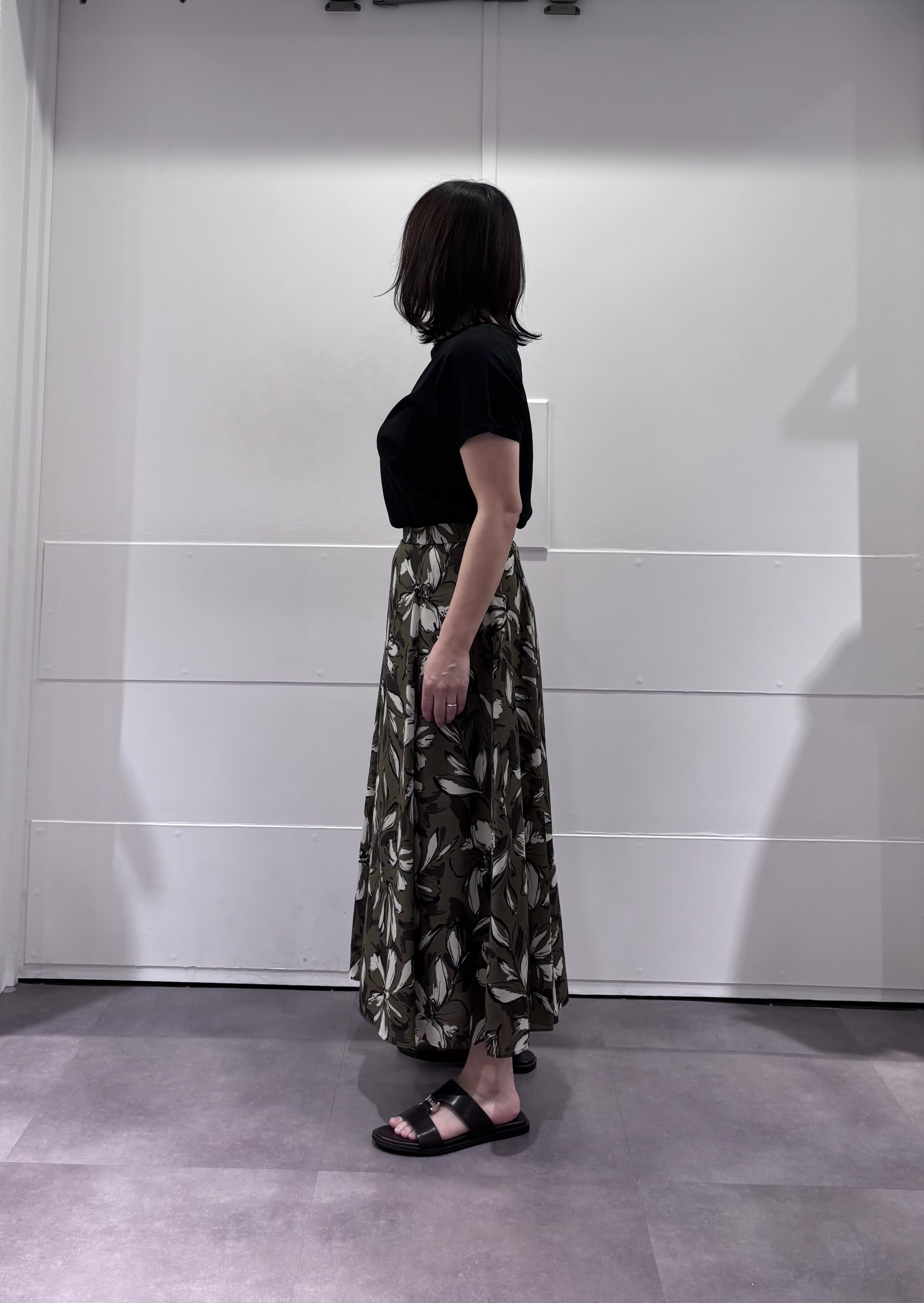 TOKOさんの「UNTITLED｜【後ろウエストゴム/洗える】フラワープリントスカート」を使ったコーディネート