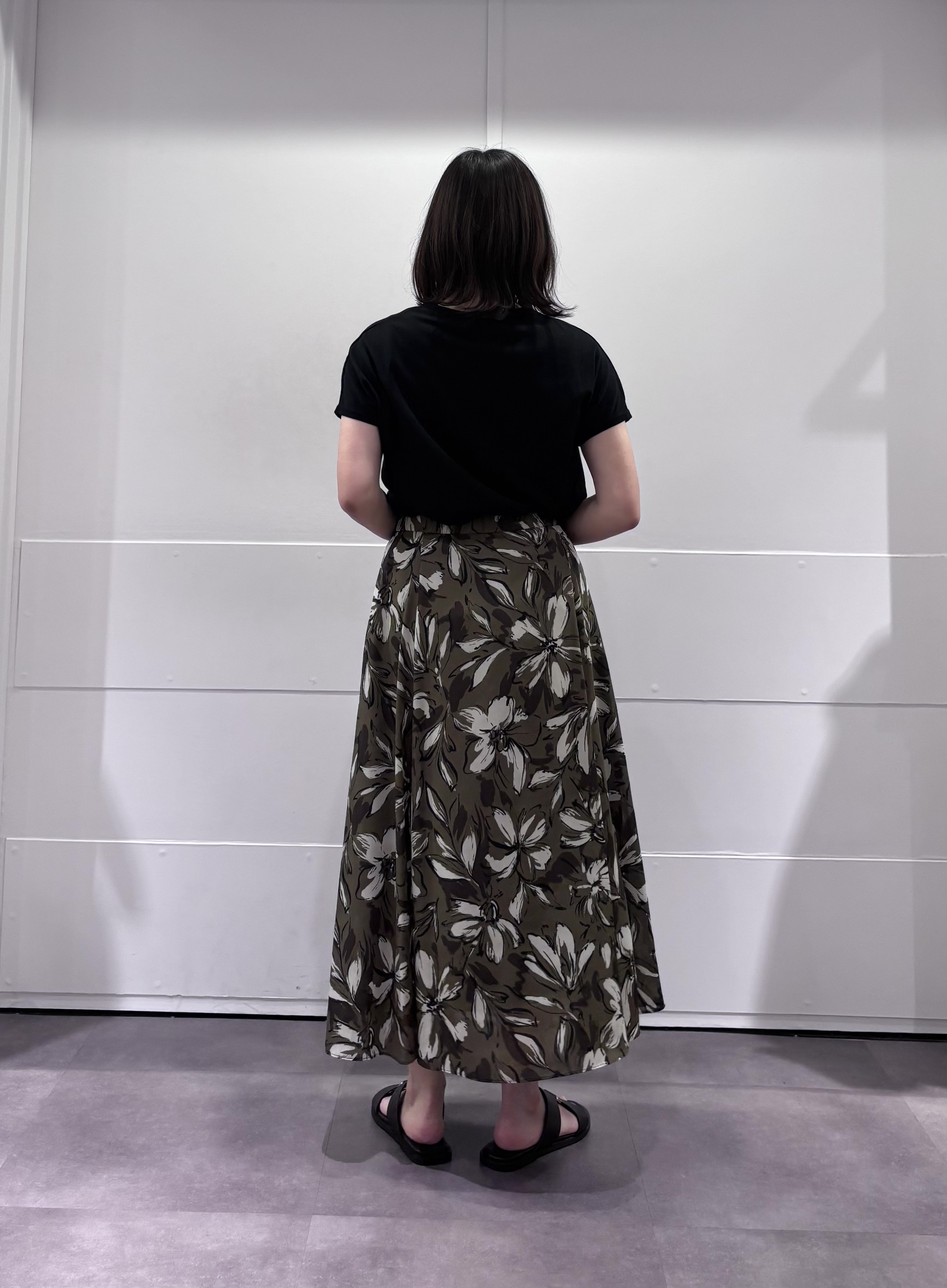 TOKOさんの「UNTITLED｜【後ろウエストゴム/洗える】フラワープリントスカート」を使ったコーディネート