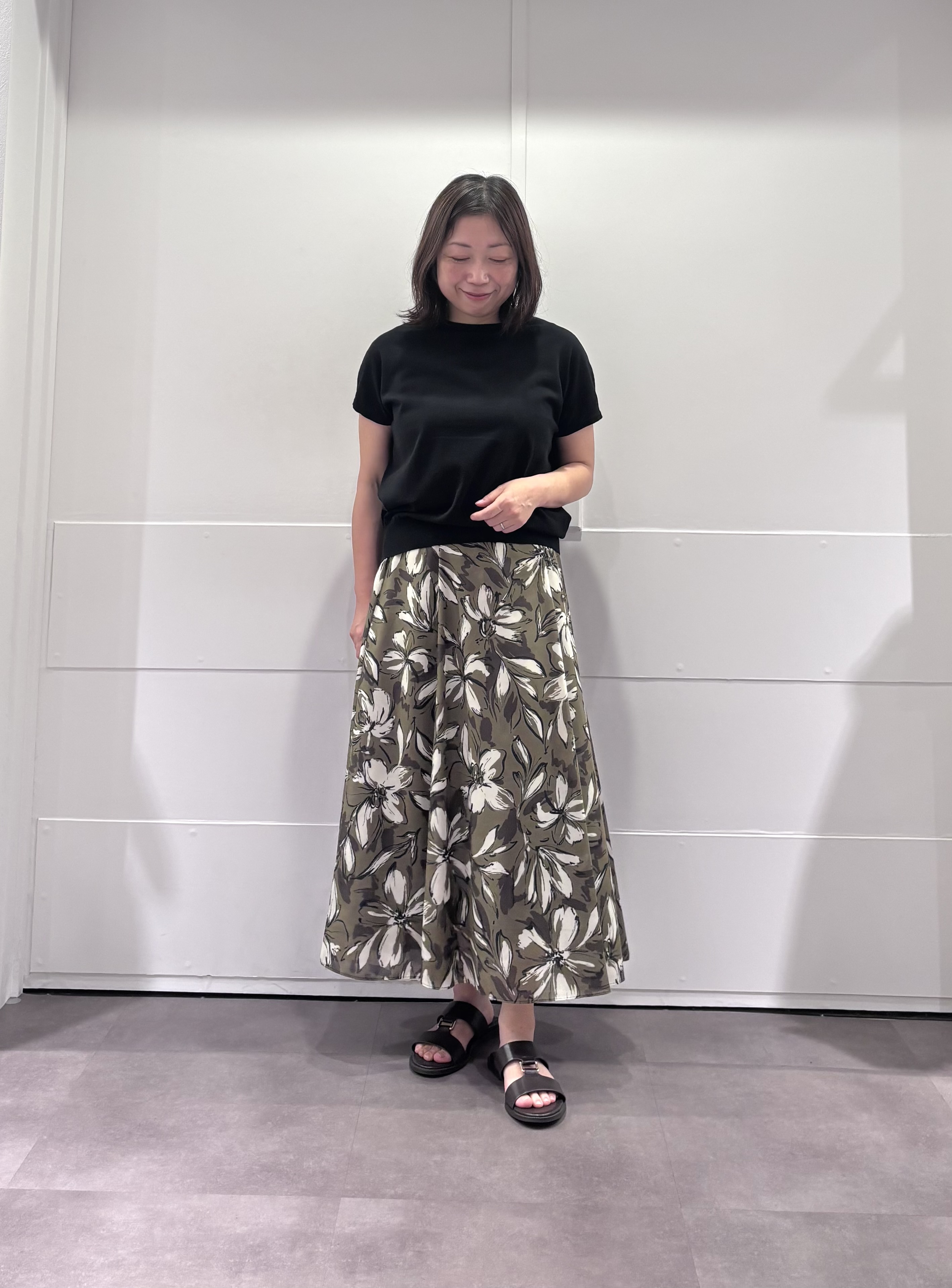 TOKOさんの「UNTITLED｜【後ろウエストゴム/洗える】フラワープリントスカート」を使ったコーディネート
